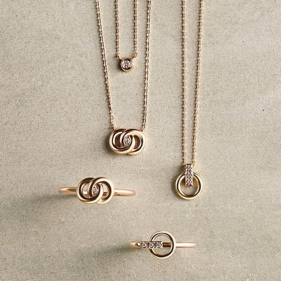 STAR JEWELRY Girlさんのインスタグラム写真 - (STAR JEWELRY GirlInstagram)「身につけると自然と自信が湧いてくるダイヤモンドジュエリー。 自分らしい着け方で自由に楽しんで！  #diamond #ダイヤモンド #necklace #ネックレス #ring #リング #ootd #gold #jewelry #ジュエリー #スタージュエリーガール #STARJEWELRYGirl」12月7日 16時39分 - star_jewelry_girl