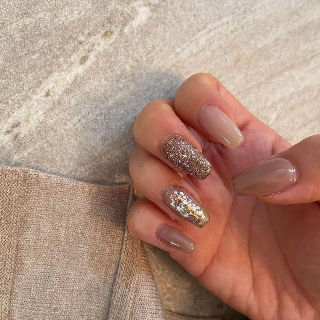 yumemiさんのインスタグラム写真 - (yumemiInstagram)「my nail☁️ 形こっちにしてみた🤎  お気に入り🥰  #nails#ニュアンスネイル#綺麗めニュアンスネイル#ネイルデザイン#オフィスネイル#シンプルネイル#クリアネイル#スモーキーネイル#くすみネイル#ベージュネイル#ミラーネイル#トレンドネイル#ワンカラーネイル#パーソナルカラー#秋ネイル#冬ネイル#新居浜ネイル#ブラウンネイル#」12月7日 16時45分 - yume___mi