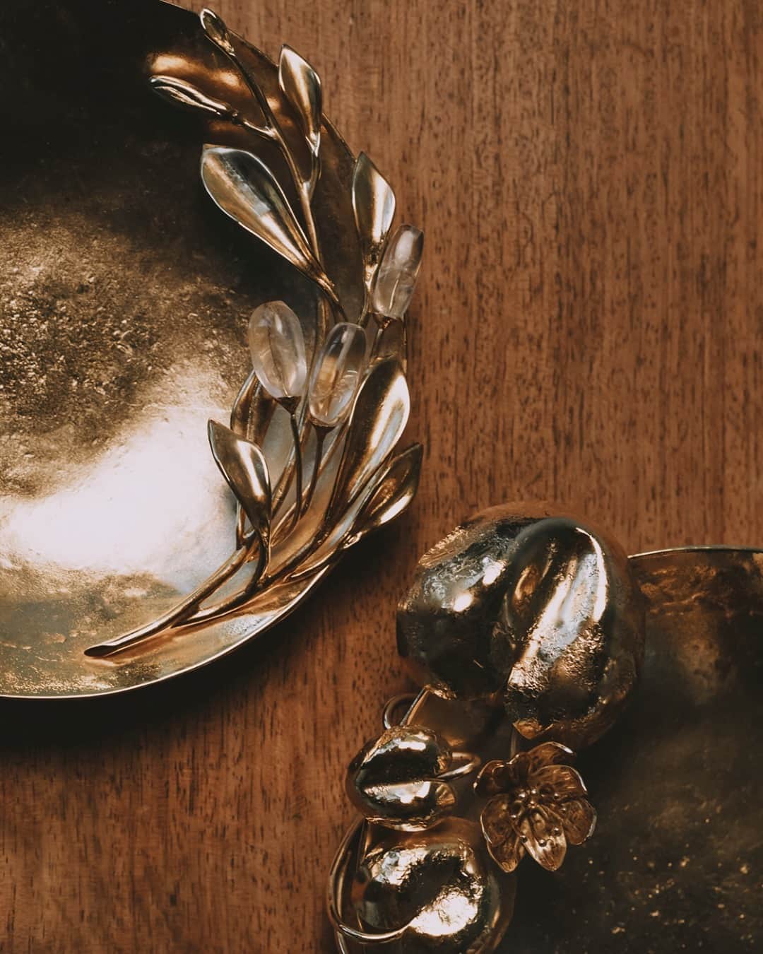 グーセンス パリのインスタグラム：「FOLIAGE and WATERLILY trinket bowls. . . 📷 by @alix.marnat」