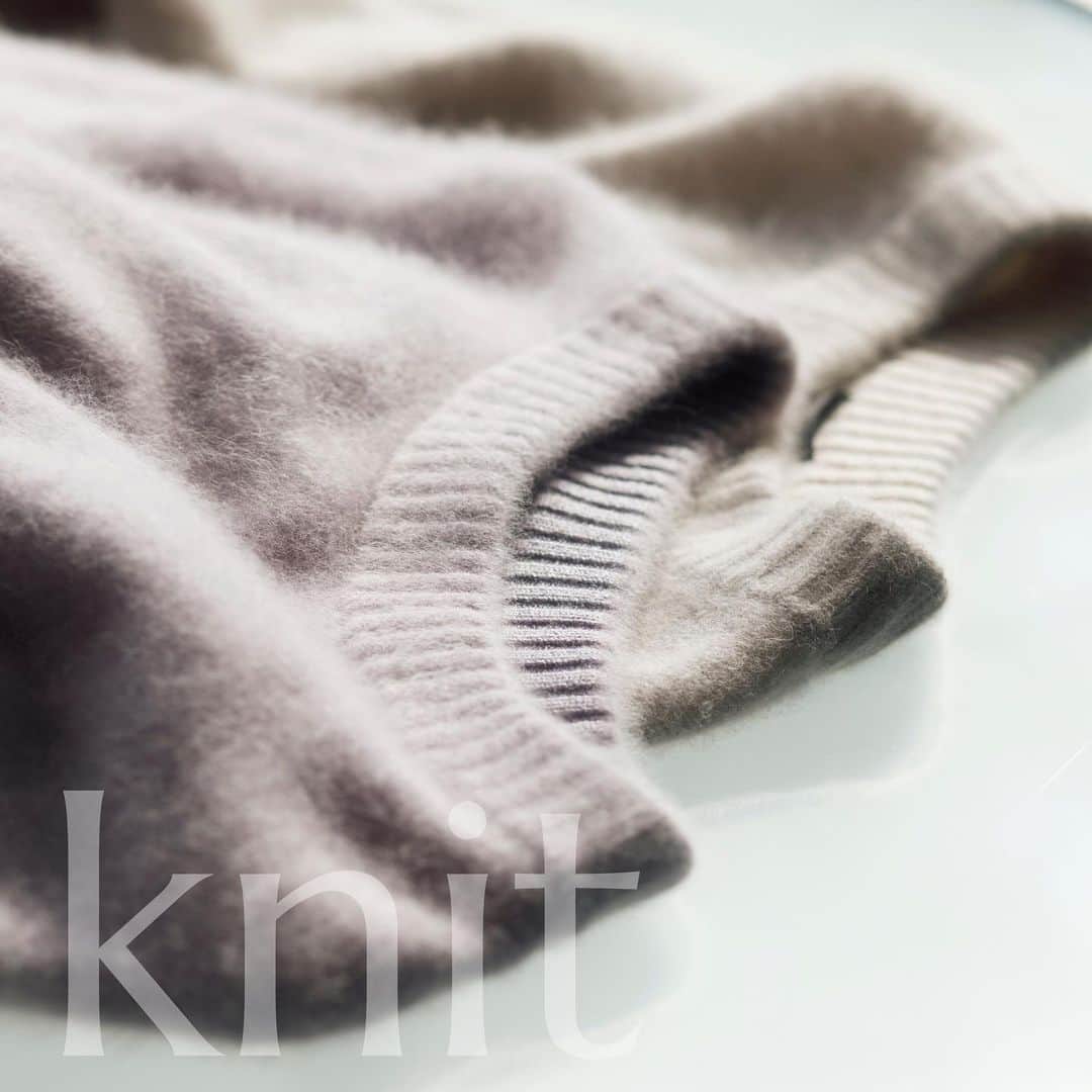 INDIVIのインスタグラム：「- knit  item -﻿ ﻿ ﻿ 上質感漂うニットアイテム。﻿ 軽く柔らかな着心地と、上品なカラー展開でおつくり。﻿ すっきりとコンパクトなおつくりですので、スカートやワイドパンツなどボリューム感のあるボトムス合わせにもおすすめです！﻿ ﻿ ﻿ ✴︎knit.¥20,900(税込)﻿ ✴︎no.127-19425﻿ ﻿ ﻿ #INDIVI﻿ #インディヴィ」