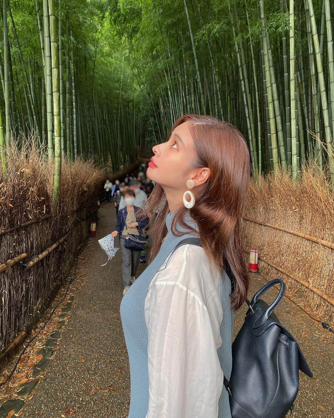 得あゆさんのインスタグラム写真 - (得あゆInstagram)「竹林の道🎍ストーリーには載せてたやつ 嵐山の写真やっと載せてく。笑 ・ ・ ・ ・ ・ ・ ・ ・ ・ ・ ・ #京都#京都紅葉#京都観光#京都グルメ#京都カフェ#京都旅行#紅葉#紅葉狩り#観光#女子旅#タビジョ#国内旅行#秋コーデ#秋#ニット#インスタ映え#カメラ女子#オトナ女子#嵐山#竹#竹林#綺麗な景色#kyoto#kyotojapan#kyototrip#autumnleaves#kyototravel#japantravel#japanesegirl#arashiyama」12月7日 17時05分 - tokuayu819