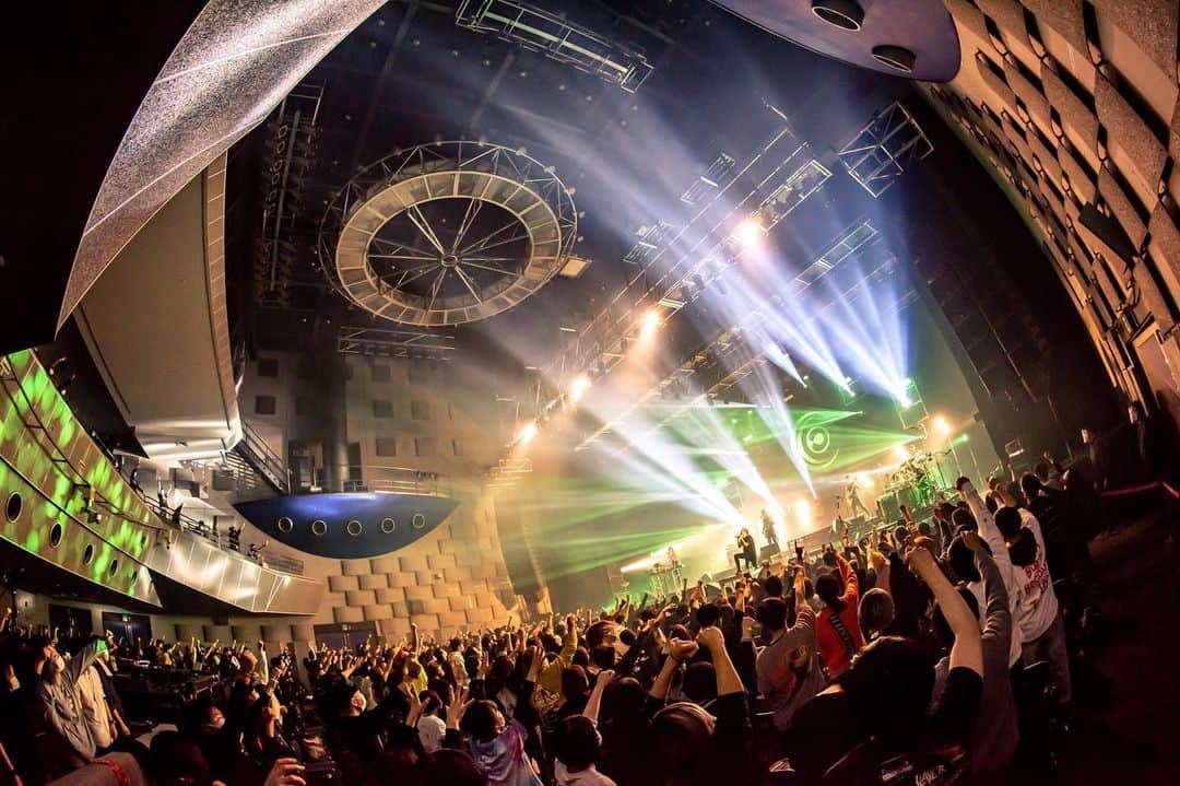 Tatsuya Amanoさんのインスタグラム写真 - (Tatsuya AmanoInstagram)「LIVE at なんばhatch🌐﻿ ﻿ 全て出し切ったから身体は崩壊しているけどこのLIVEを通して心は生き返った✊🔥﻿ 皆んなのクラップ、しっかり受け取ったよ👏 ﻿ 大阪公演、見に来てくれてありがとう！  Photo by @takeshiyao」12月7日 17時11分 - tatsucrossfaith