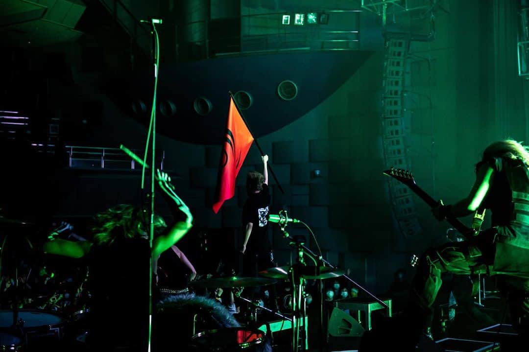 Tatsuya Amanoさんのインスタグラム写真 - (Tatsuya AmanoInstagram)「LIVE at なんばhatch🌐﻿ ﻿ 全て出し切ったから身体は崩壊しているけどこのLIVEを通して心は生き返った✊🔥﻿ 皆んなのクラップ、しっかり受け取ったよ👏 ﻿ 大阪公演、見に来てくれてありがとう！  Photo by @takeshiyao」12月7日 17時11分 - tatsucrossfaith