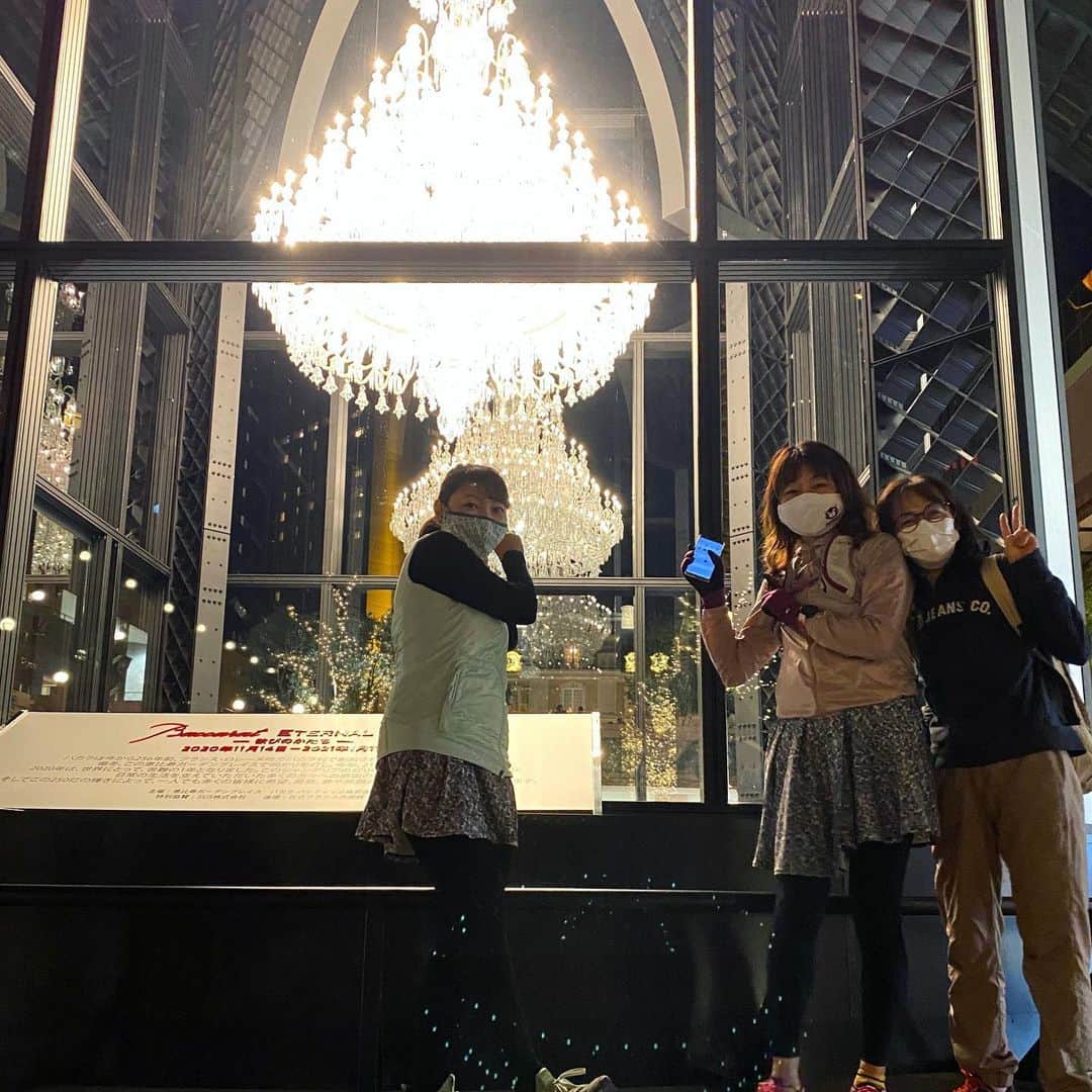 run+さんのインスタグラム写真 - (run+Instagram)「"CLEAN＆ART 恵比寿の駅公園の落書き消し&ゴミ拾い"からの～おかわり #イルミRUN  東横線の面影や出来上がりの楽しみな桜が丘に思いを馳せながらバカラと渋谷ストリームのイルミネーション✨  そして、実際に走りながら、 落書きが多い場所や不安な場所などを話しながら #RUN 落書きのない安心して走れる道が増えます様に。  Pic1 Virtual Advent Running Day6🎄🗓 お題「トナカイを探してみよう」のウィンドウで見つけたトナカイ♡  #写ラン #写真で伝えたい私の世界 #走れるって幸せ #走れるって当たり前じゃない #ゆるラン #街ラン #街RUN  #ハシリマシタグラム #ハシリマスタグラム #igランナーズ #走るを楽しむ #写ラン  #ランニング好きな人と繋がりたい #ランナーさんと繋がりたい #igランナーズと繋がりたい  #RunForSmile #Runday #RunLovesLife #runstagram @runplus #aday  #virtualrunning2020 #AdventRunning #バーチャルアドベントランニング」12月7日 17時14分 - runplus