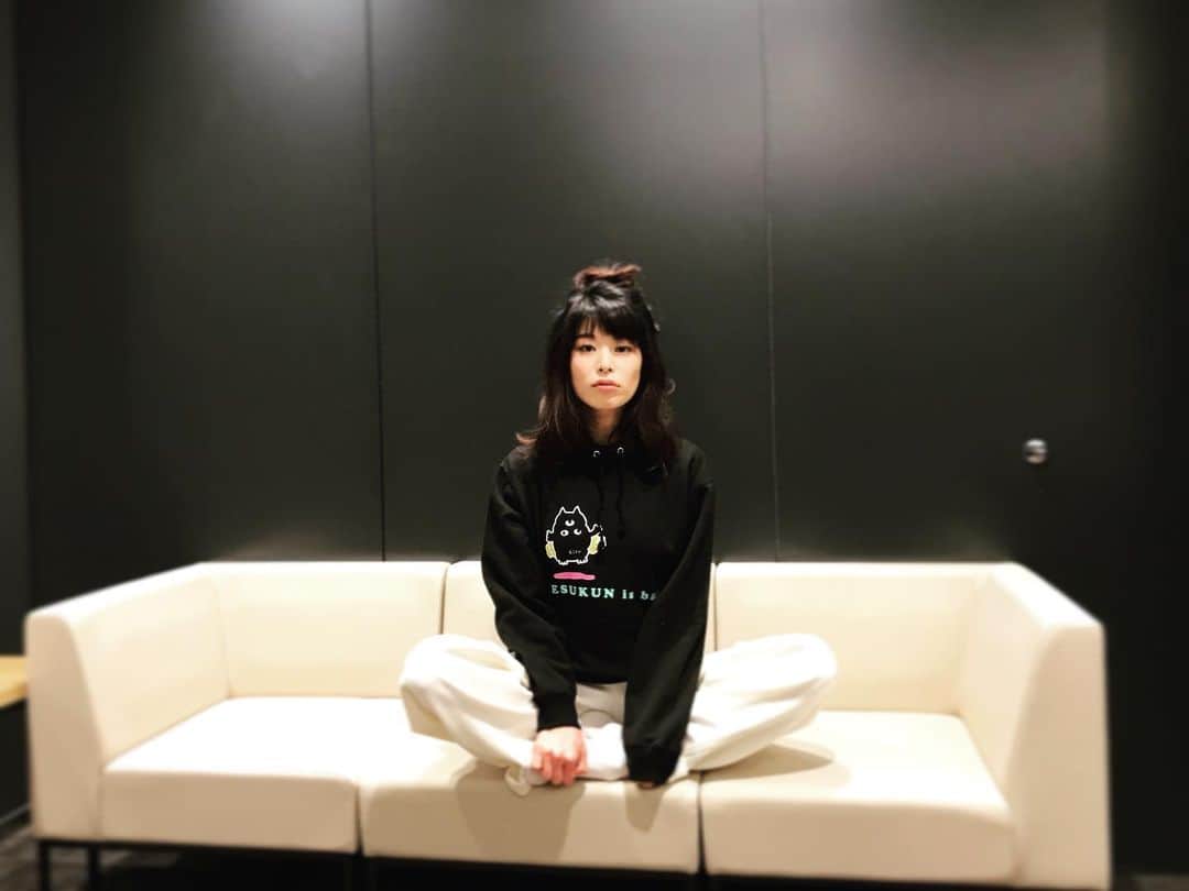 ほな・いこかのインスタグラム：「ゲスちゃんのキャラクターゲスくんのゲスくん復活パーカーが販売開始しとります」