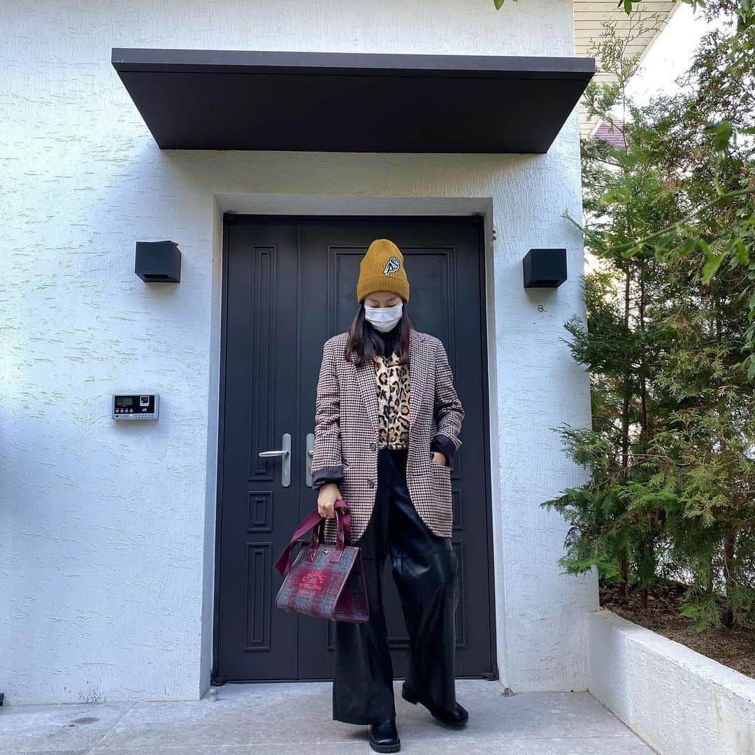 ムン・ジョンウォンのインスタグラム：「지난 주 커피 픽업해서 퇴근하던 나😃 #광고#colombo #지금은또다시집콕중 #슬기롭게이겨내요🙏🏻」