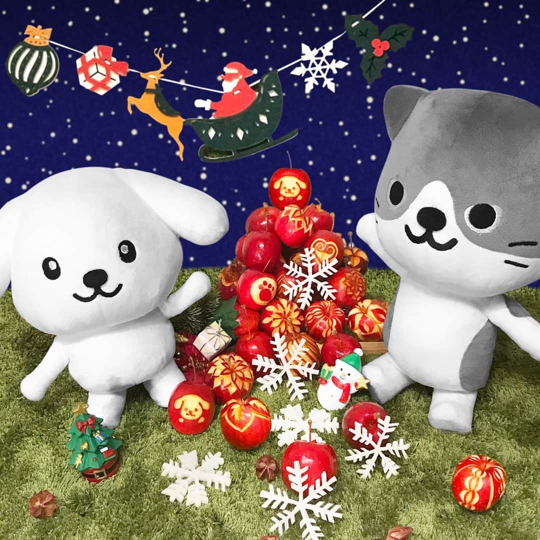 ダスキン ダス犬【公式】さんのインスタグラム写真 - (ダスキン ダス犬【公式】Instagram)「【アートdeダス犬♪ハンドクラフト企画】 @mayumi_ninomiya_carving さんとタイアップ！ 待ちに待ったクリスマスシーズン到来！ 通常サイズよりも小ぶりな「姫リンゴ」で 素敵なクリスマスの飾り付けを作っていただきました！ 今年はおうちでゆっくり 自分好みのクリスマス 装飾で楽しむのもアリかもね！  #フルーツでカービング #ダス犬のおうちじかん  カービング監修 @mayumi_ninomiya_carving」12月7日 17時46分 - dusken_official