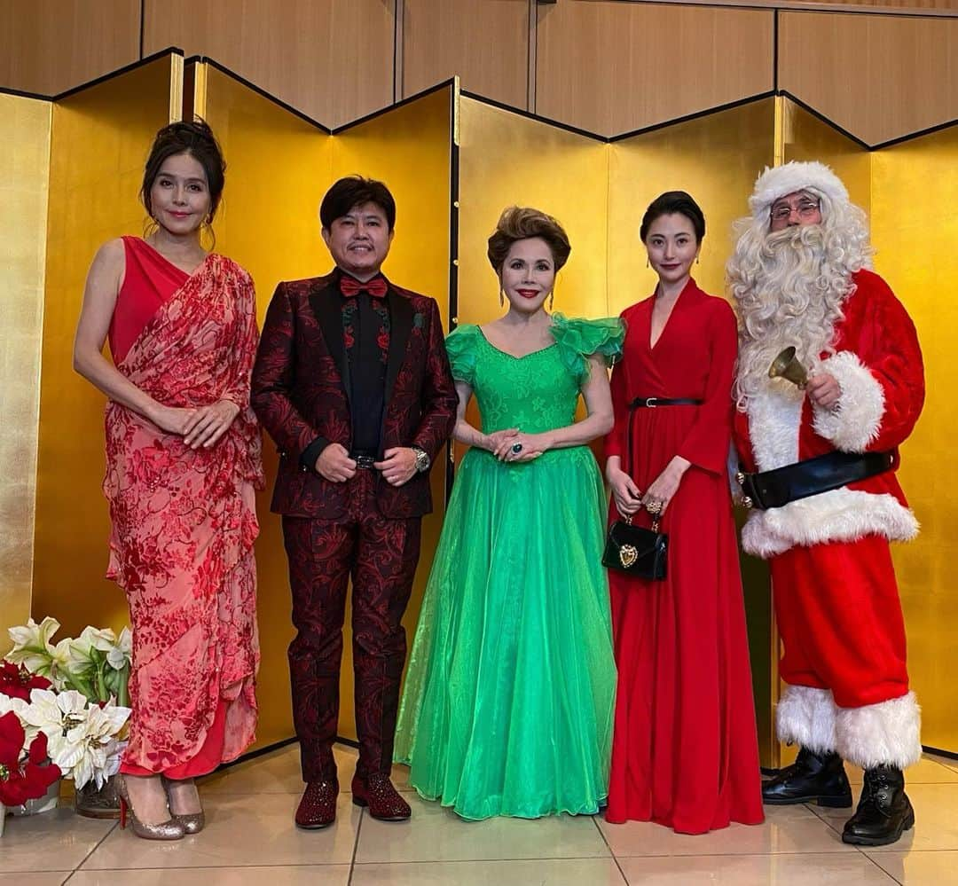 平田りえさんのインスタグラム写真 - (平田りえInstagram)「Christmas charity party🎄❤️」12月7日 17時48分 - riehirata0315