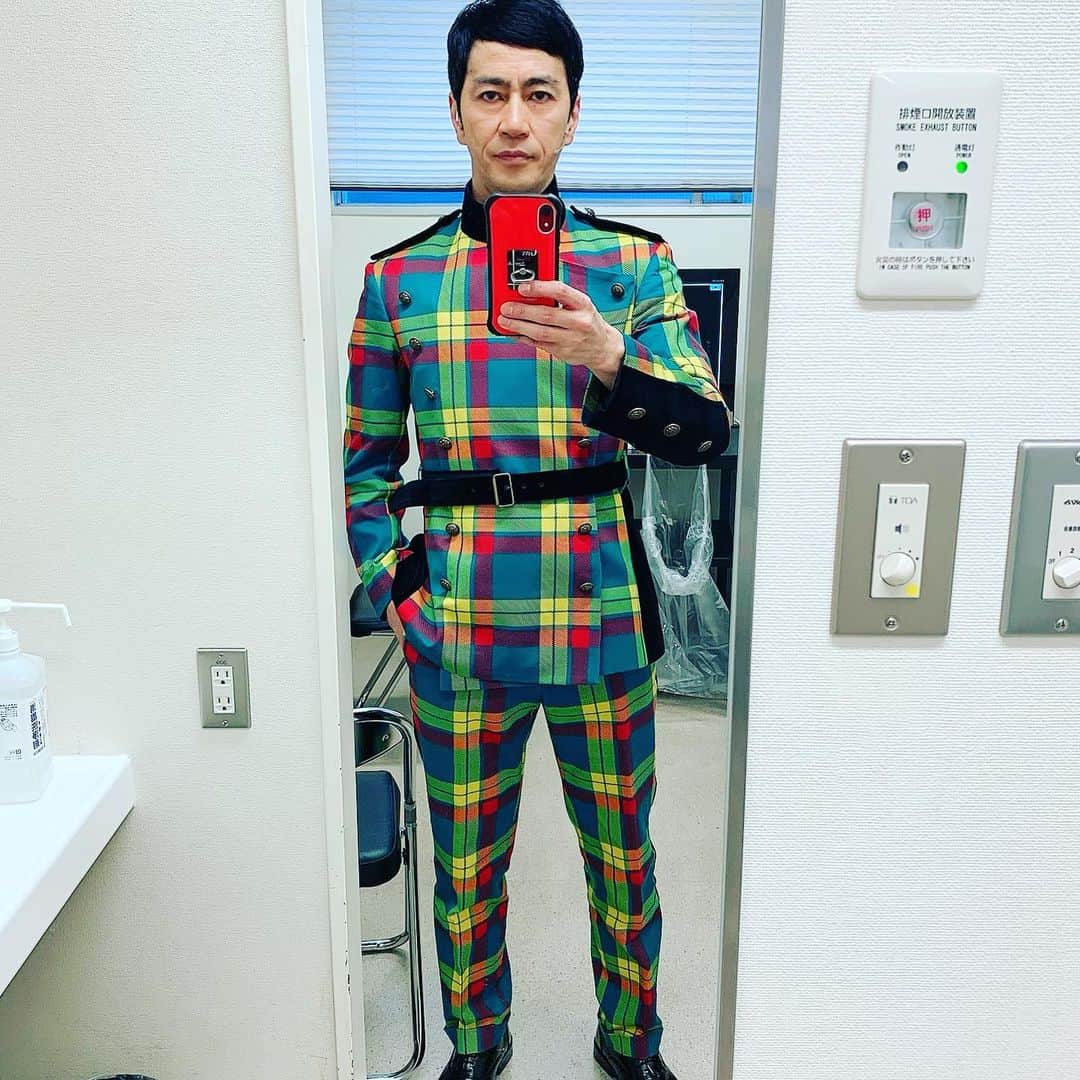 のインスタグラム：「伊勢丹のムードを愛す会、 からの ハゲ(コンビニ店長)。 #フリムンシスターズ#明智兄弟#双子」