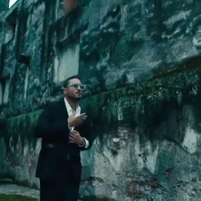 ウィジンのインスタグラム：「TE JURO QUE NO ME ACOSTUMBRO A ESTAR SIN TI ,NO SOPORTO EXTRAÑARTE Y OLVIDARTE NO CONSIGO,ERES MI DEBILIDAD @labase @ozuna @reikmx @mikywoodz @loslegendarios @linaresmusic @elasticpeople @wkrecords @chrisduque @jjuarezww」