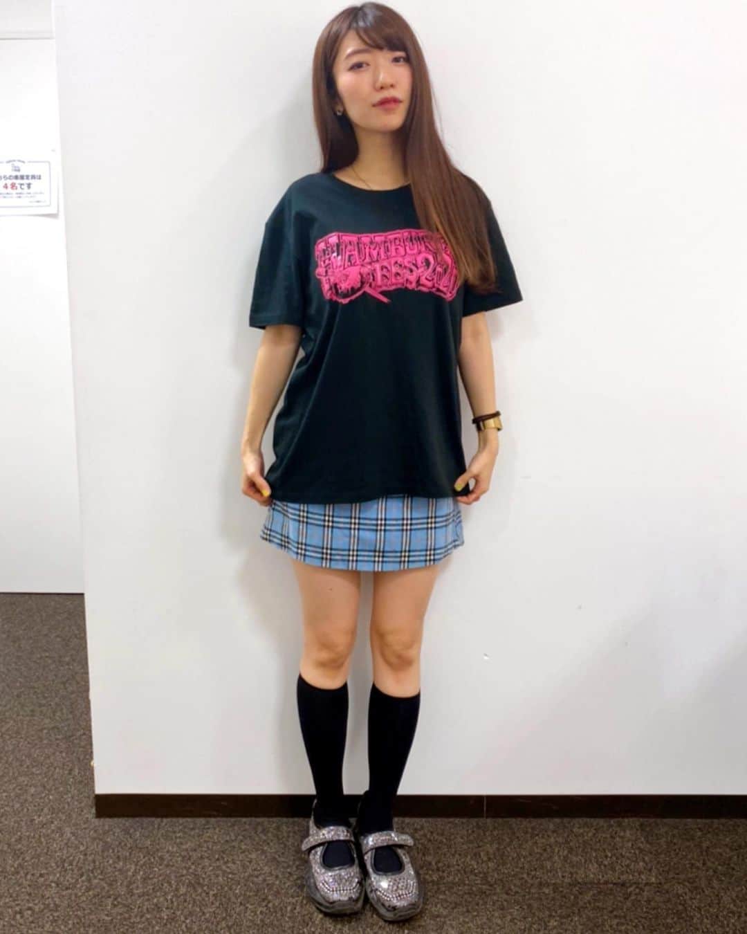 ぱいぱいでか美さんのインスタグラム写真 - (ぱいぱいでか美Instagram)「ハンバーグフェス楽しかったー！ ꙳ #ハンバーグフェス #ハンバーグ師匠 #ソープランドピンク ꙳ アシスタントMCとしてというか 普通にめちゃくちゃただ楽しんでいた人の ぱいぱいでか美です！ 今日はハンバーグフェスありがとうございました☻ ニコ生のプレミアム会員になればタイムシフト視聴もできるようなので 見逃した方は是非。 配信の中でグッズを着用させてもらってました！ ①ソープランドピンクTシャツ。M ②フェスロゴTシャツ。L ③フェスロゴパーカー。XL フェスの公式サイトから受注生産受付中です☻ 他にもサイズ、カラー展開、ポーチやコップもあるって！ ちなみに私は158.5cmなので背が近い方は参考にしてね❤︎」12月7日 23時27分 - paipaidekami