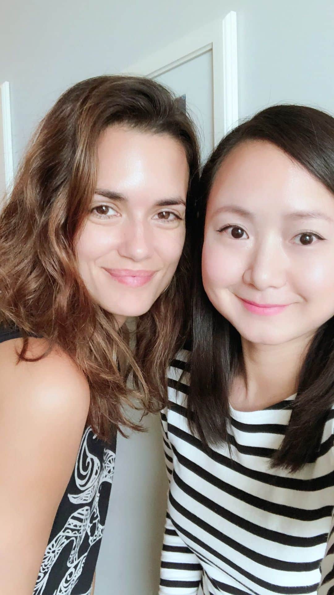 トーレイ・デヴィートのインスタグラム：「Syncing over zoom is a lot harder than I thought it would be! i have a whole edit of explicits I won’t be sharing! 😂🤪  I had so much fun challenging myself to do this duet with @lipengchenmusic .   Staying motivated to be creative has been a big challenge for me during this pandemic.  It felt so good to do something again that makes me feel fulfilled. ❤️  Can’t wait to play with people in person again someday... until then! 🎶👩🏽‍💻🎼🎻   #Libertabgo #Violin #ViolinDuet」