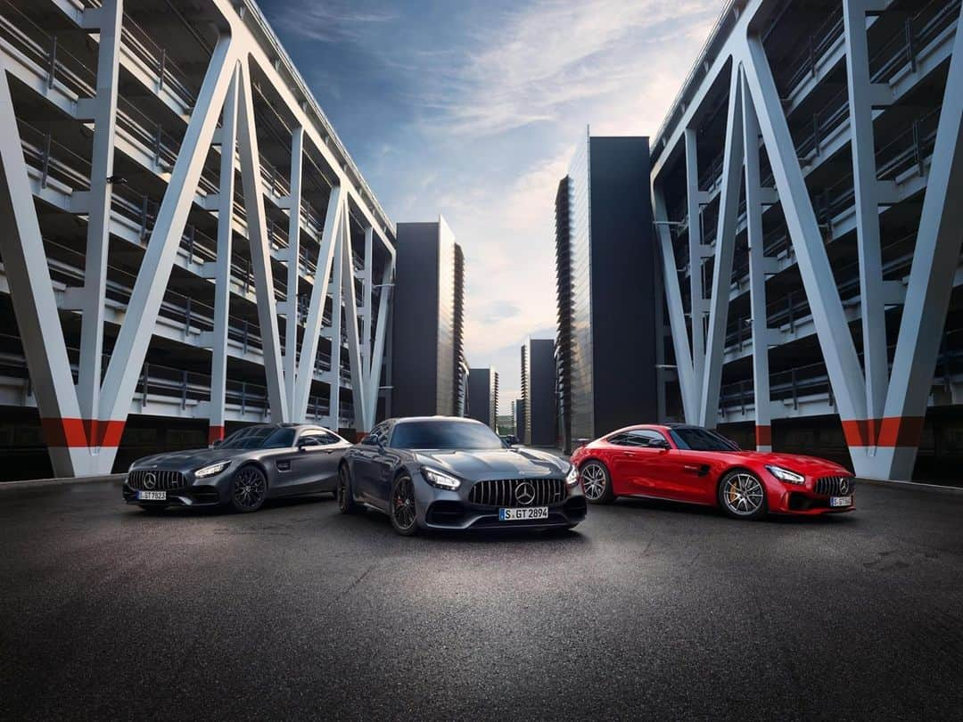 Mercedes AMGさんのインスタグラム写真 - (Mercedes AMGInstagram)「Unleash the AMG GT Family and start writing your own story. Discover your look: http://amg4.me/GTfamily_coupes  #DrivingPerformance #MercedesAMG #GTFamily」12月7日 18時00分 - mercedesamg