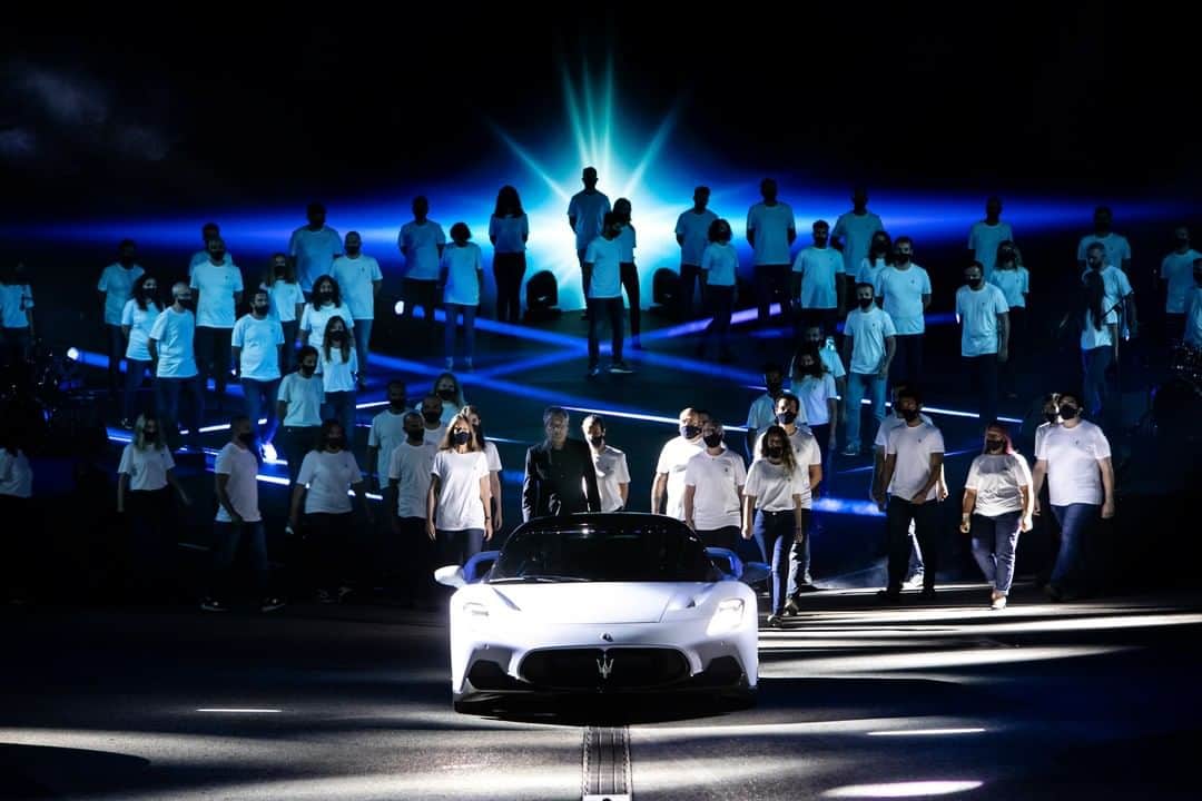 のインスタグラム：「マセラティ「Best Event Awards 2020」を受賞  2020年12月4日、第17回ベスト・イベント・アワードの受賞者が発表され、2020年9月に開催されたマセラティのイベント「MMXX: Time to be Audacious」がイベント部門で最高の栄誉を獲得しました。  このイベントは100年以上の歴史を持つマセラティの新たな時代の幕開けと、新型スーパースポーツカー「MC20」の発表を目的としたもので、マセラティのためにFeelRouge Worldwide Showsが企画・制作したものです。  #Maserati #マセラティ #MaseratiJapan #マセラティジャパン #MaseratiMMXX」