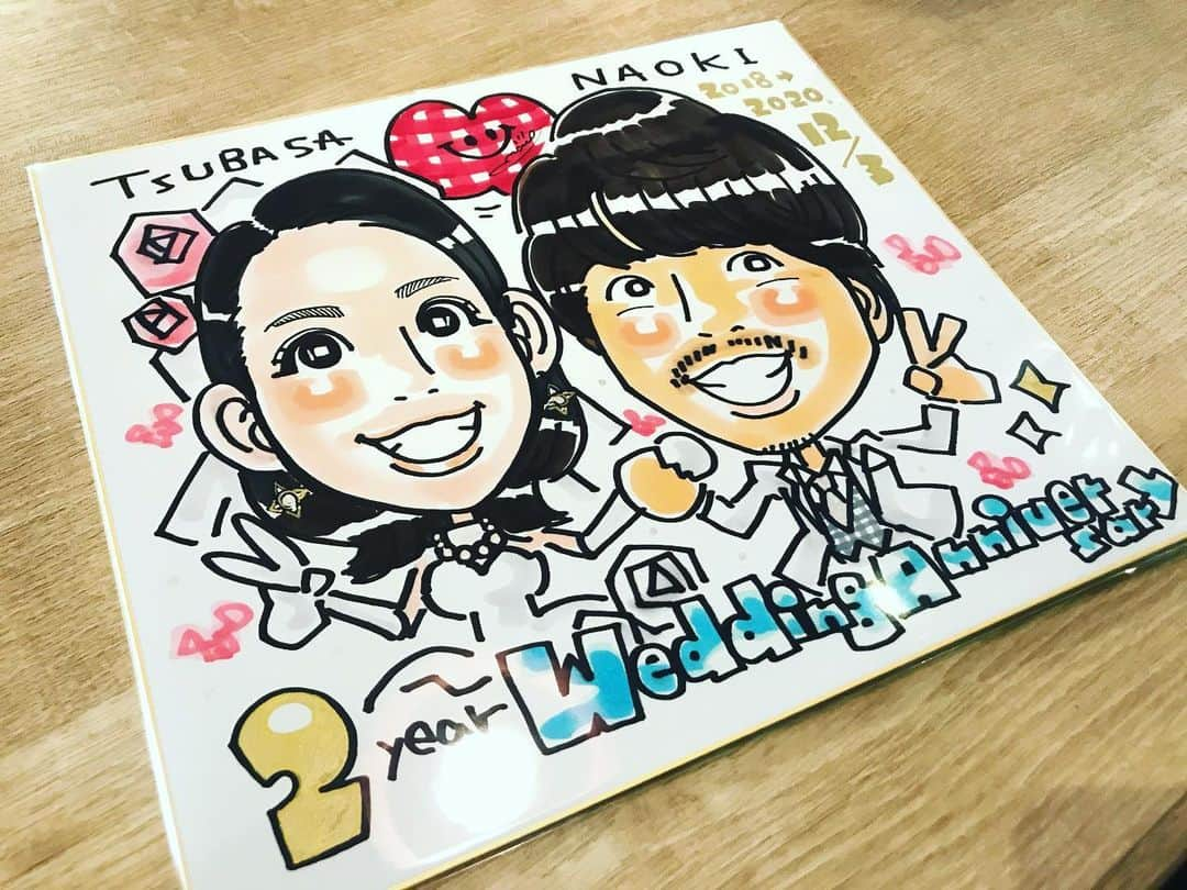 小川直毅さんのインスタグラム写真 - (小川直毅Instagram)「. 今年の結婚記念日旅行は大分へ♨️ ガンバアカデミー時代に良くお世話になった別府へ！ 念願のマコさん一家にも会えて、特別に絵も描いてもらえました🤵👰 最高なパフェ屋さんに行き マコ『支払いはもう終わってるから』 小川夫婦『惚れてまうやろー！』 カッコええマコさんに出会えて最高でした🥺 来年は一緒に家族旅行を約束しました。勝手に。楽しみ！笑  #大分県  #別府  #温泉  #結婚記念日  #旅行  #ラクガキヤのマコ  #地球上すべてのひとを描くのだ  #子供 #可愛い #似顔絵  #天才  #出会い #感謝」12月7日 18時02分 - naoki.ogawa