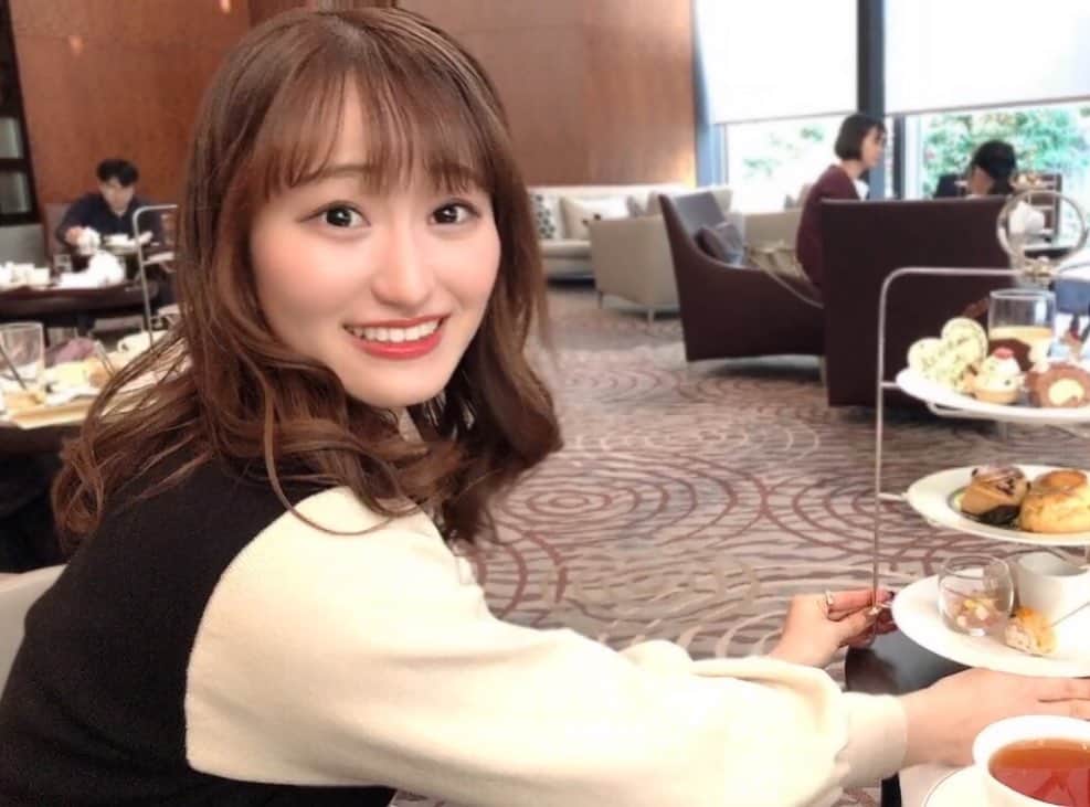 のインスタグラム：「. 美味しい！嬉しい！ハッピー！🍰🧁💓  #スイーツ　 #クリスマスアフタヌーンティー」