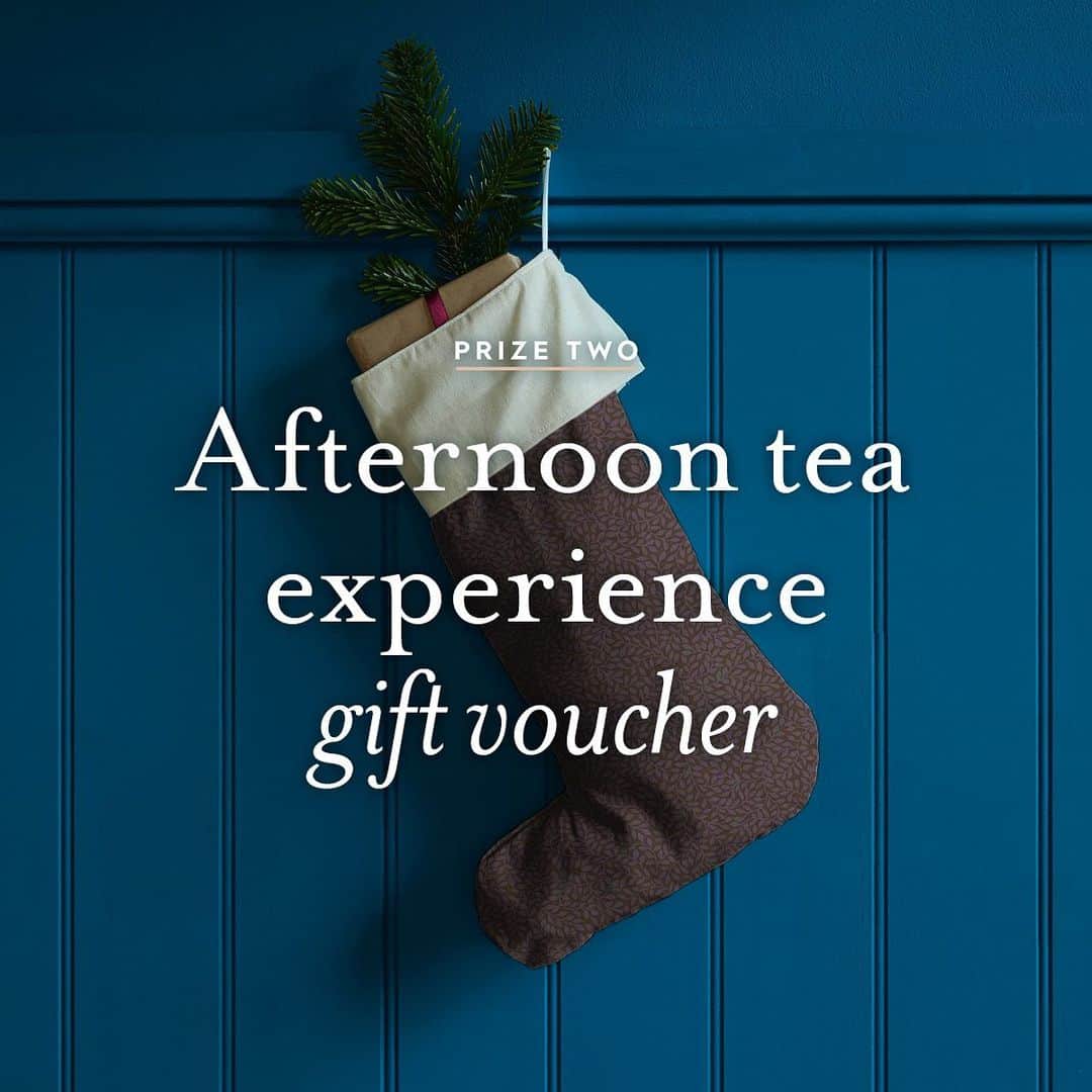 ローラアシュレイのインスタグラム：「THE LAURA ASHLEY CHRISTMAS GIVEAWAY 🎁 Swipe to see what’s inside our next festive stocking…  We all need a little something to look forward to in 2021, so today we’re gifting the luxurious experience of a Champagne Afternoon Tea for two at one of our Laura Ashley The Tea Room Venues. Presented in a beautifully packaged gift voucher, choose the location and the time to redeem that works for you!   To enter, simply: 1. Follow @LauraAshleyUK & @LauraAshleyTheTeaRoom 2. Like this post 3. Comment below answering this controversial afternoon tea question… What goes first, jam or cream?   For extra entries, tag your friends in the comments & share this post on your stories!   #BringingChristmasHome  T&Cs apply. UK only. Competition ends at 23:59 GMT on 9/12/20. 1 winner will be announced on 10/12/20.」