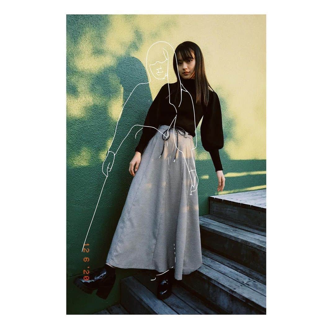 上坂樹里のインスタグラム：「🎞🟫👱🏻‍♀️🤍  #film #この後バランス崩してます #フィルムカメラに恋してる」