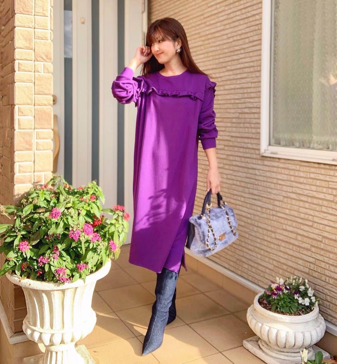 のインスタグラム：「💜💜💜 . 岡山に実店舗がある @carusya_caruru  𝐬𝐞𝐥𝐞𝐜𝐭 𝐬𝐡𝐨𝐩 𝐜𝐚𝐫𝐮𝐬𝐲𝐚  フリルワンピース 大好きなパープルは気分上がります⤴︎ ⤴︎  ୨୧┈┈┈┈┈┈┈┈┈┈┈┈୨୧ 10%OFFクーポンプレゼント🎁 会員登録▷▶︎▷▶︎ お一人様一回まで使用可♡ クーポンコード▷happymiyuki ୨୧┈┈┈┈┈┈┈┈┈┈┈┈୨୧ . bag @florist_zozotown (昨年の) boots @rodeocrowns_official (昔の)  .  #バッグはflorist  #今日のコーデ#今日の服#ワンピース#ワンピースコーデ#きれいめコーデ #きれいめファッション#きれいめカジュアル #シンプルコーデ#シンプルファッション#着回しコーデ #40代コーデ #40代ファッション #アラフォーコーデ #大人可愛い#韓国ファッション #海外ファッション #セレクトショップ #大人女子#紫#おしゃれさんと繋がりたい #花好きな人と繋がりたい #ポートレート#インフルエンサー ✩ ⋆ ✩ ⋆ ✩ ⋆ ✩ ⋆ ✩﻿ ⋆ ✩ ⋆ ✩﻿ 見て下さった方(*´︶`*)♡Thanks!💜」
