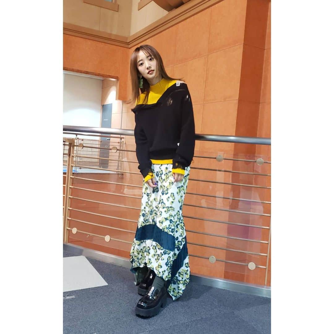 夏菜さんのインスタグラム写真 - (夏菜Instagram)「今日は!「霜降りミキXIT」の放送日です😌 みてねー💫💫 Tops：@miharayasuhiro_official Skirt：@malamute_iii_knit Shoes：@sly_official Stylist：@erica_mimura」12月7日 18時15分 - natsuna_official