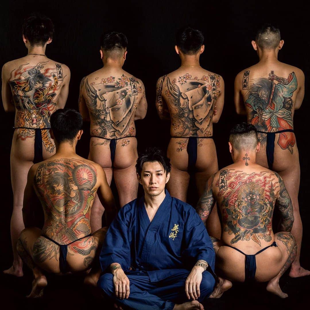 彫師美漸のインスタグラム：「📷 @takuromiyazato  ・ 皆様ご協力ありがとうございました👏 ・ #美漸和彫り #刺青 #彫師 #美漸 #彫師美漸 #海老名 #中目黒 #タトゥー #東京タトゥー #tokyo #tattoo #art #fashion #bizenart #bizen #문신　#Bizentattoo  #tattooer #tattooist #tattooartist #tattooart #tattooshop #japanesetattoo #backpeacetattoo」
