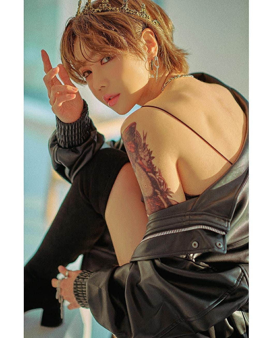 Han Ga Eunのインスタグラム：「👑 . . Photo @circusbear_z   . . #black #photography #Model #koreanmodel #stuido」