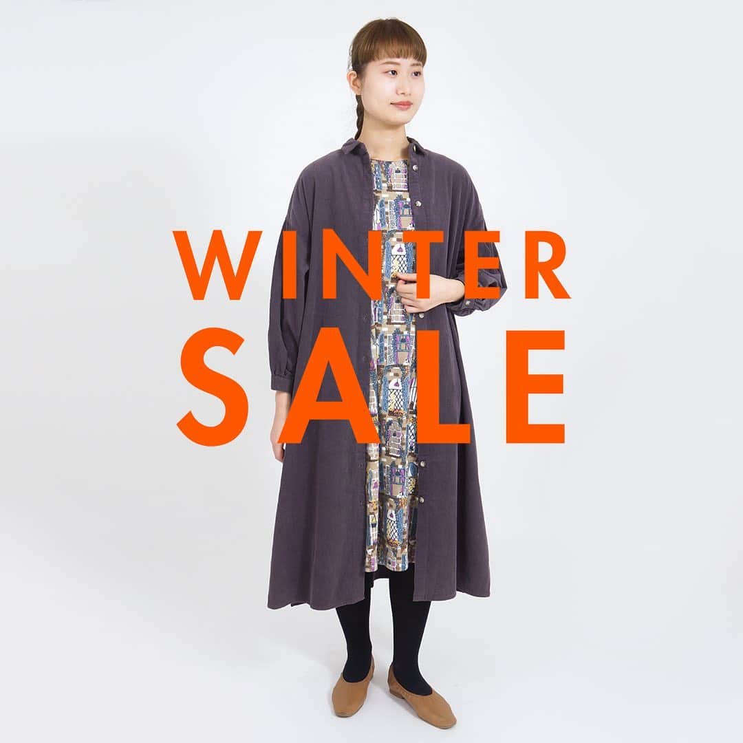 marbleSUD(マーブルシュッド) のインスタグラム：「今年のWINTER SALEはonline shop先行！12月11日(金)12:00スタートです！絶対にゲットしておきたいオススメアイテムの9コーデをご紹介☃️  コーデその④ 無地ワンピ：12,166円(税込) 柄ワンピ：13,860円(税込)」