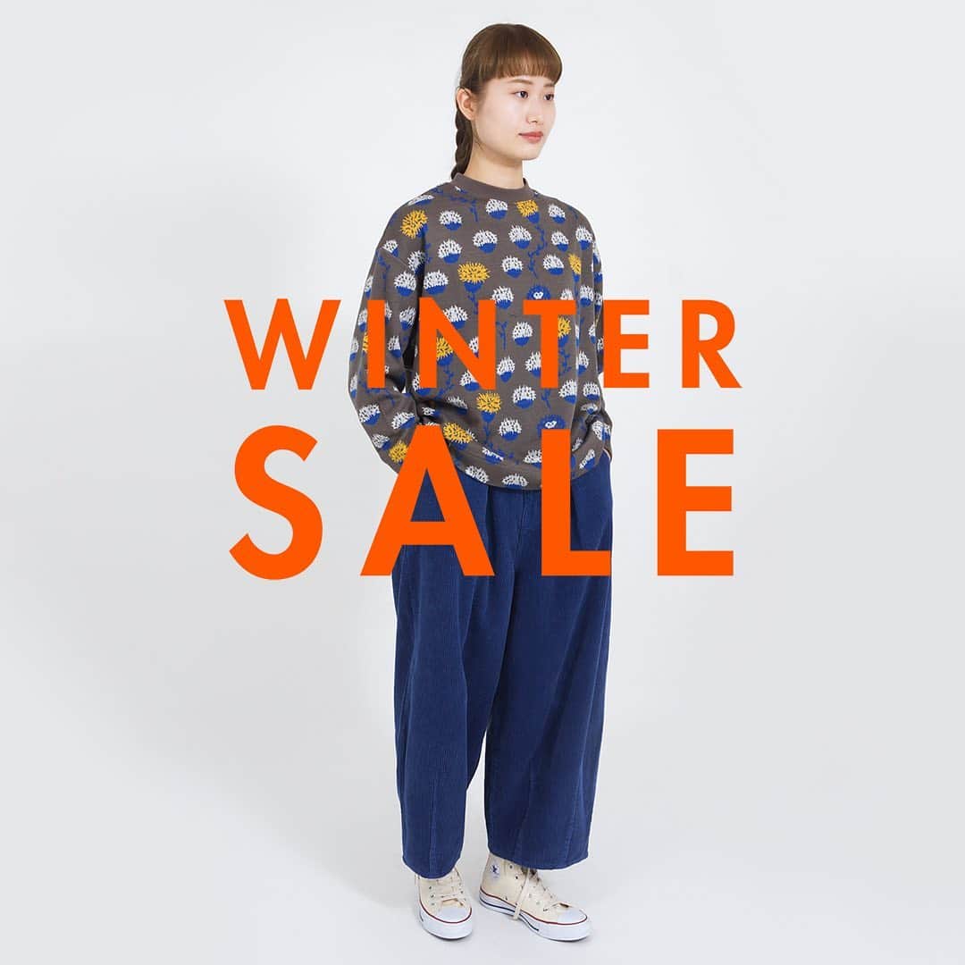 marbleSUD(マーブルシュッド) のインスタグラム：「今年のWINTER SALEはonline shop先行！12月11日(金)12:00スタートです！絶対にゲットしておきたいオススメアイテムの9コーデをご紹介☃️  コーデその① トップス：9,856円(税込) パンツ：9,108円(税込)」