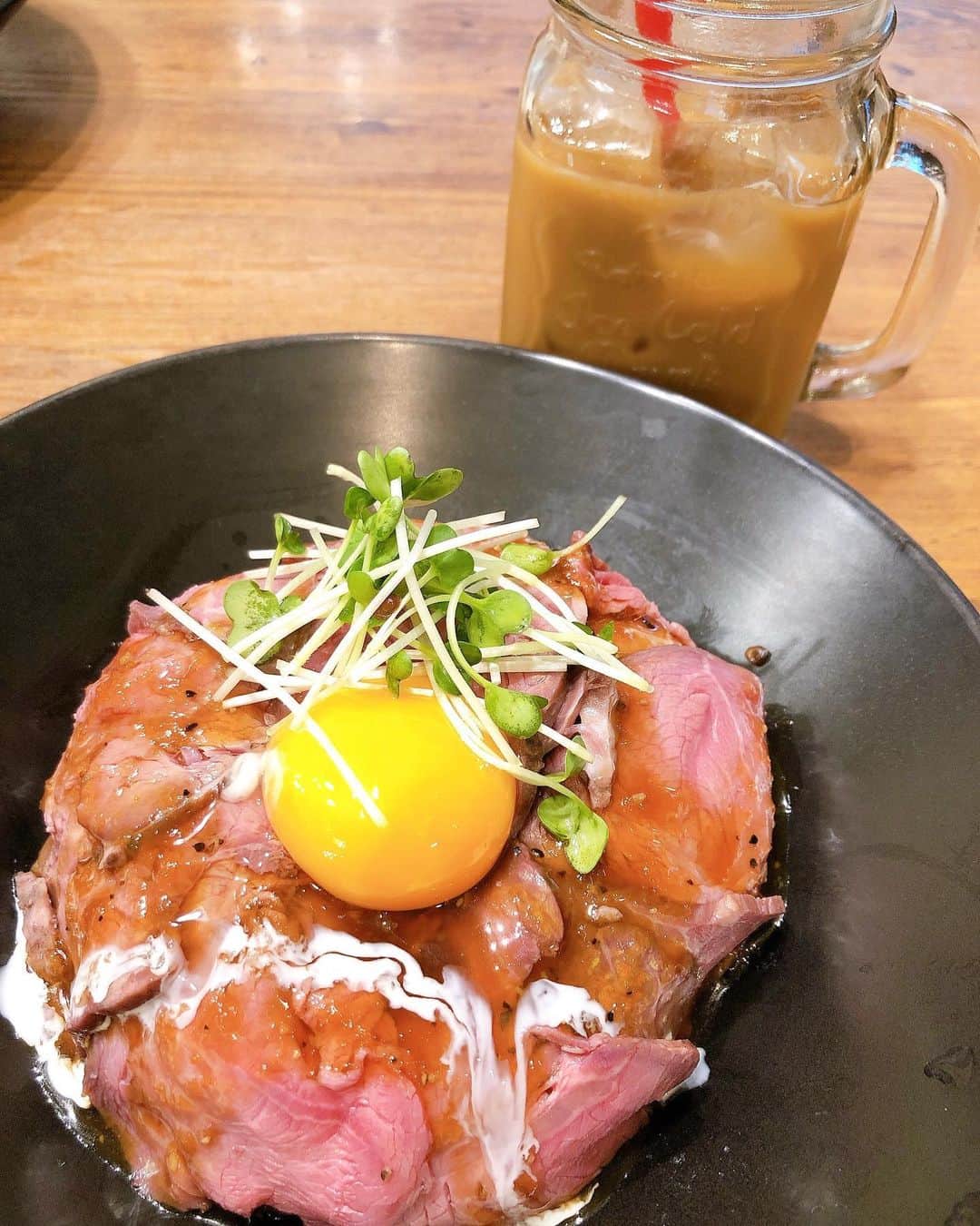 のインスタグラム：「ローストビーフ丼美味しかったなぁ😋 ブクロ最高ー‼︎（まこっちゃん風に）」