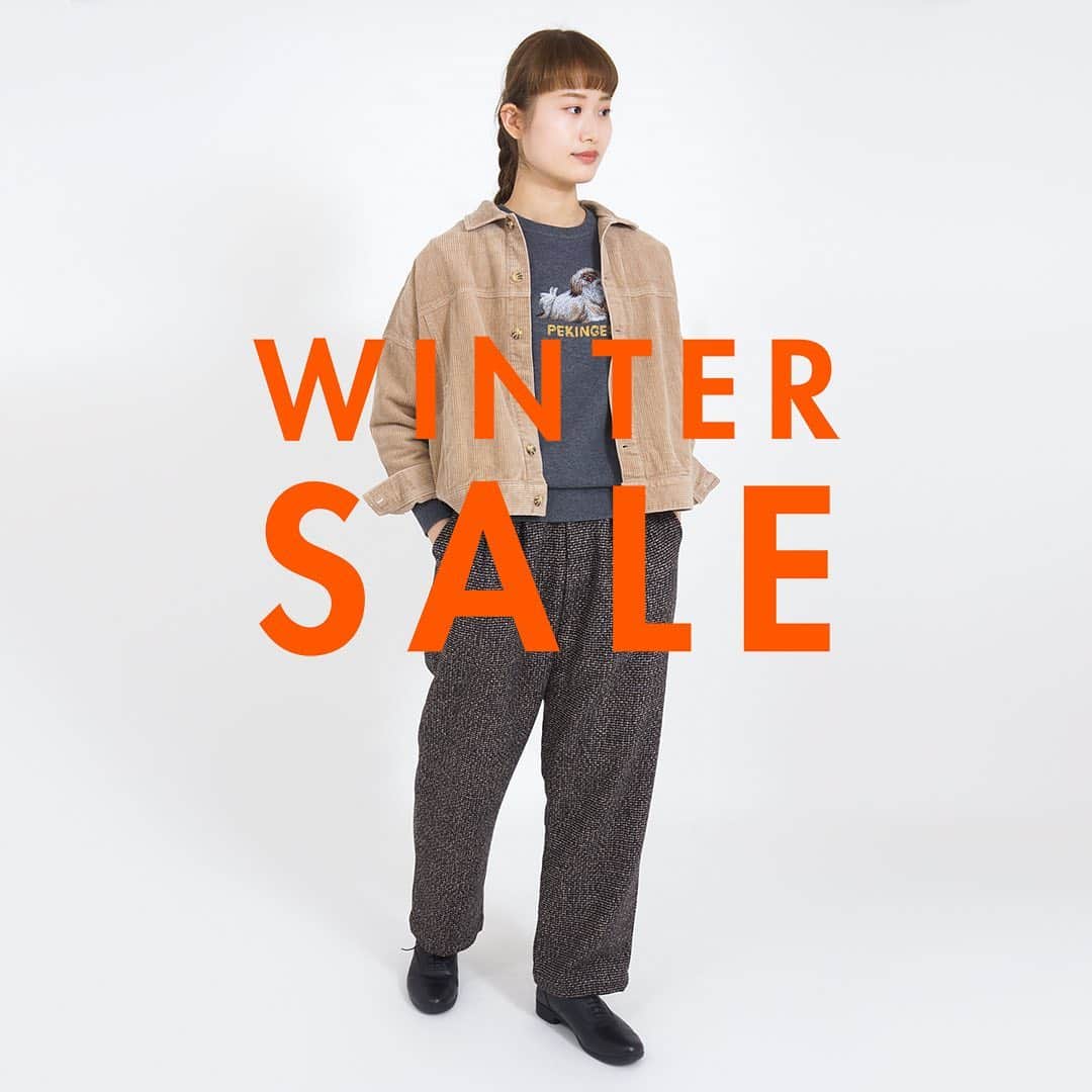 marbleSUD(マーブルシュッド) のインスタグラム：「今年のWINTER SALEはonline shop先行！12月11日(金)12:00スタートです！絶対にゲットしておきたいオススメアイテムの9コーデをご紹介☃️  コーデその② アウター：12,166円(税込) トップス：8,470円(税込) パンツ：8,448円(税込)」