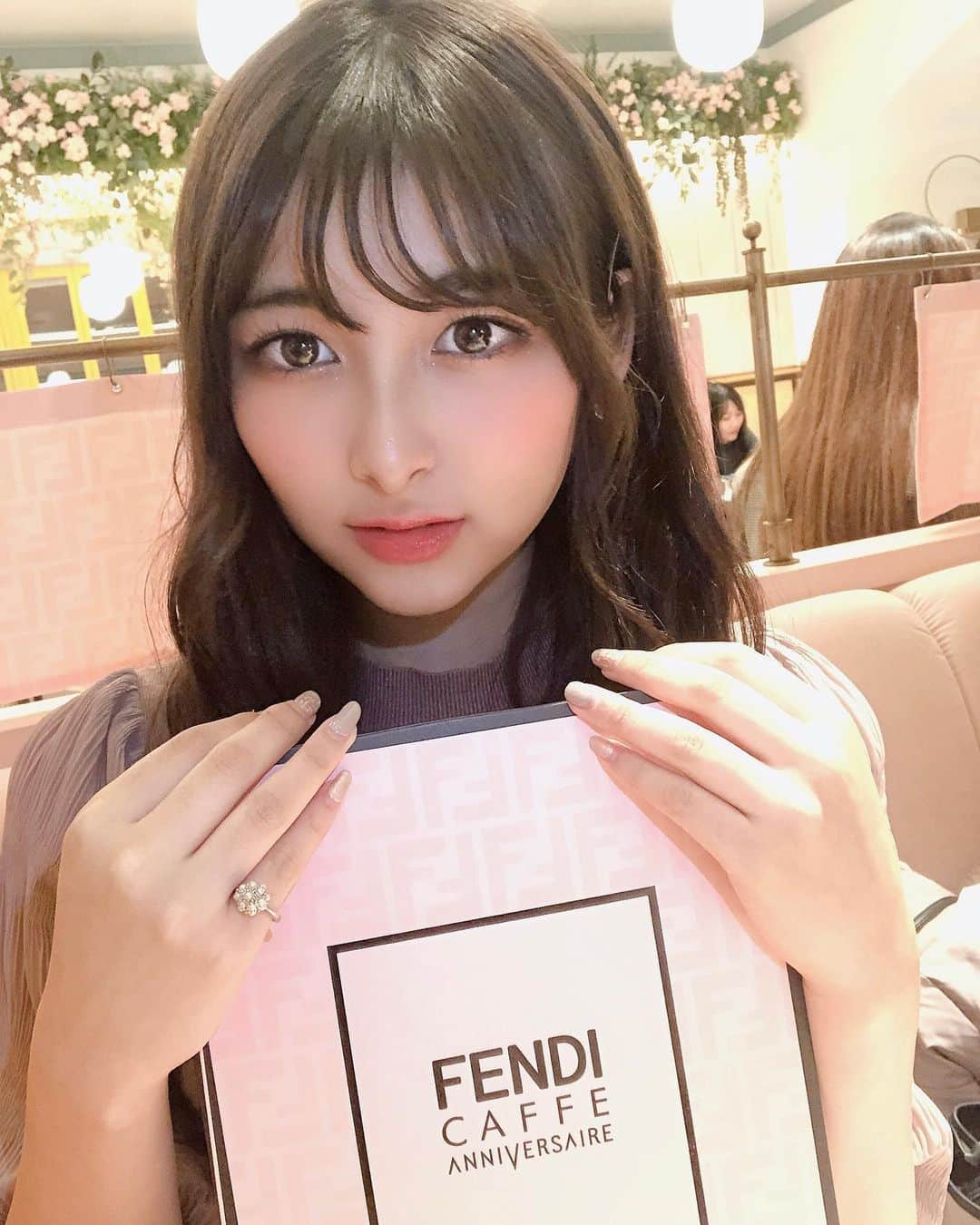 牧内莉亜さんのインスタグラム写真 - (牧内莉亜Instagram)「🤍 FENDIカフェに行ってきたよ〜〜 2時間並んだ〜〜笑  #fendi  #fendicaffe  #fendiカフェ  #フェンディカフェ #アニヴェルセル表参道」12月7日 18時52分 - ria_makiuchi_official