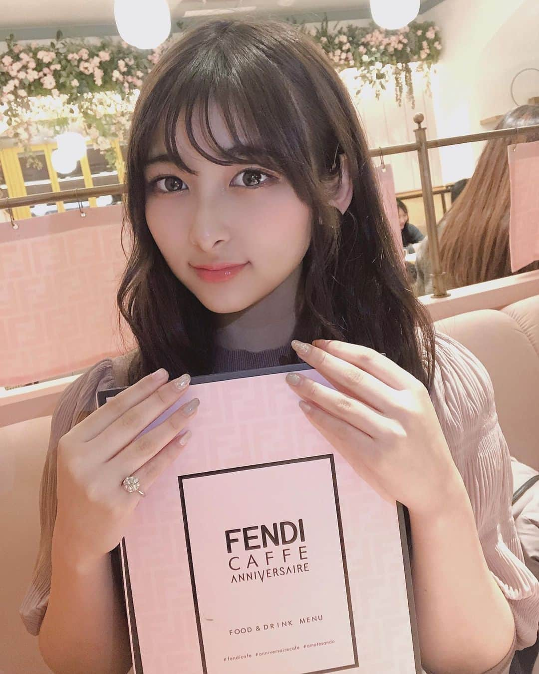 牧内莉亜さんのインスタグラム写真 - (牧内莉亜Instagram)「🤍 FENDIカフェに行ってきたよ〜〜 2時間並んだ〜〜笑  #fendi  #fendicaffe  #fendiカフェ  #フェンディカフェ #アニヴェルセル表参道」12月7日 18時52分 - ria_makiuchi_official