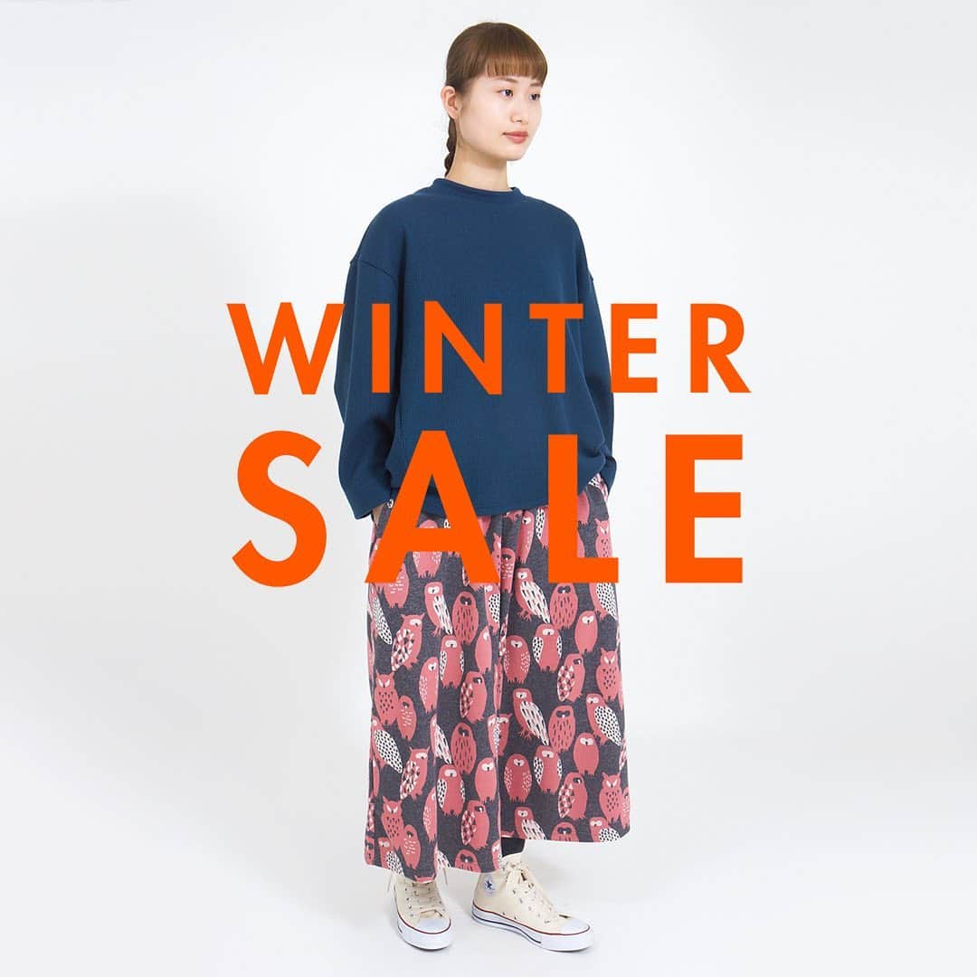 marbleSUD(マーブルシュッド) のインスタグラム：「今年のWINTER SALEはonline shop先行！12月11日(金)12:00スタートです！絶対にゲットしておきたいオススメアイテムの9コーデをご紹介☃️  コーデその⑥ トップス：5,808円(税込) パンツ：11,396円(税込)」