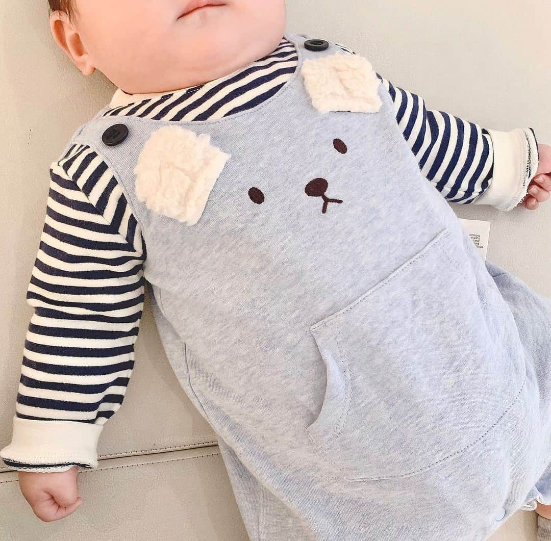 しゅんのインスタグラム：「２枚着せてるように見えて、﻿ １枚なんだな🐻👕１枚で可愛く﻿ 着れる服っていいよね🤍﻿ お耳がモコモコ☁️☁️﻿ (@mini_____closet) ﻿ ﻿ #赤ちゃん#子育て#育児#男の子ママ#女の子ママ#新米ママ#東京ママ#令和2年ベビー#サイベック#赤ちゃんのいる生活#ベビーコーデ#キッズコーデ#ootd#mamagirl#ママリ#子育てぐらむ#ベビフル#ままのて#ママデイズ」