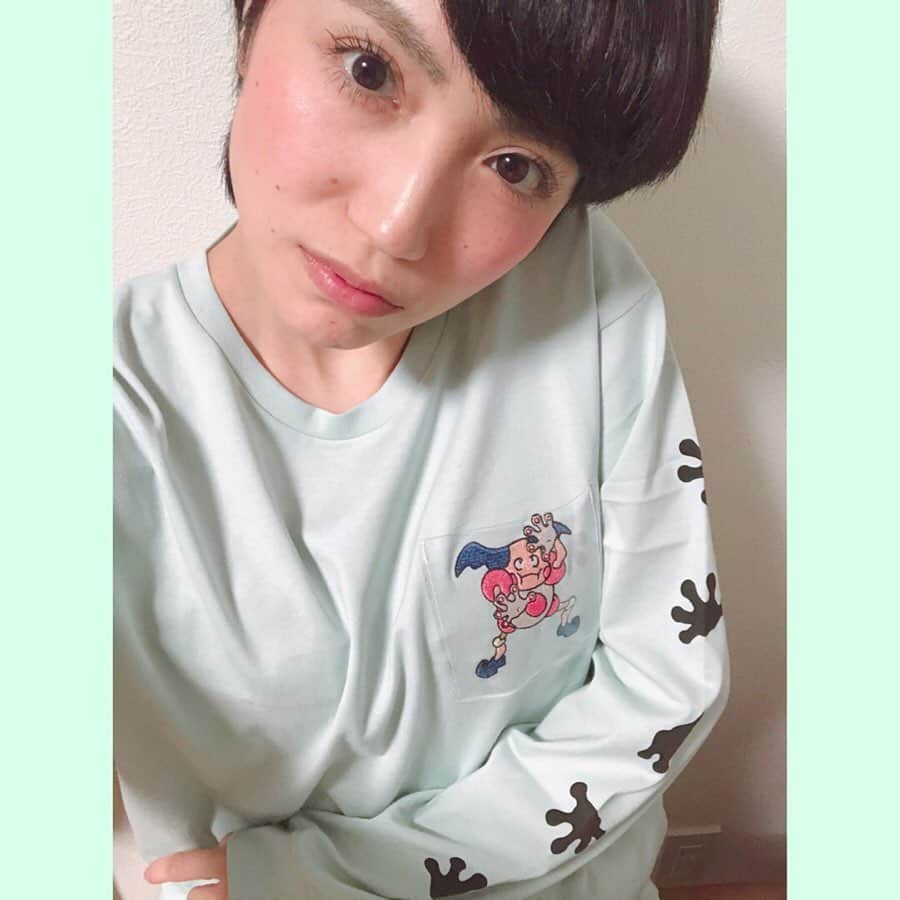 天野莉絵のインスタグラム：「ここずっと "コレッ！"ていう洋服に出会えず 全然服買ってなかったんやけど、 久々に一目惚れしたよ バリちゃんかわいいいいいいい #グラニフ」