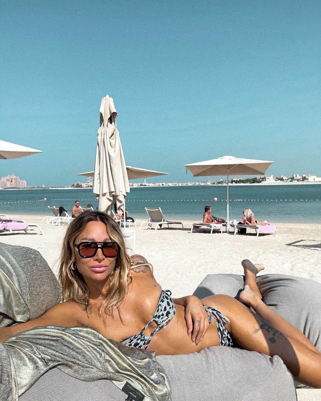 ルー・ティーズデールのインスタグラム：「Proper missin home me 🤥」