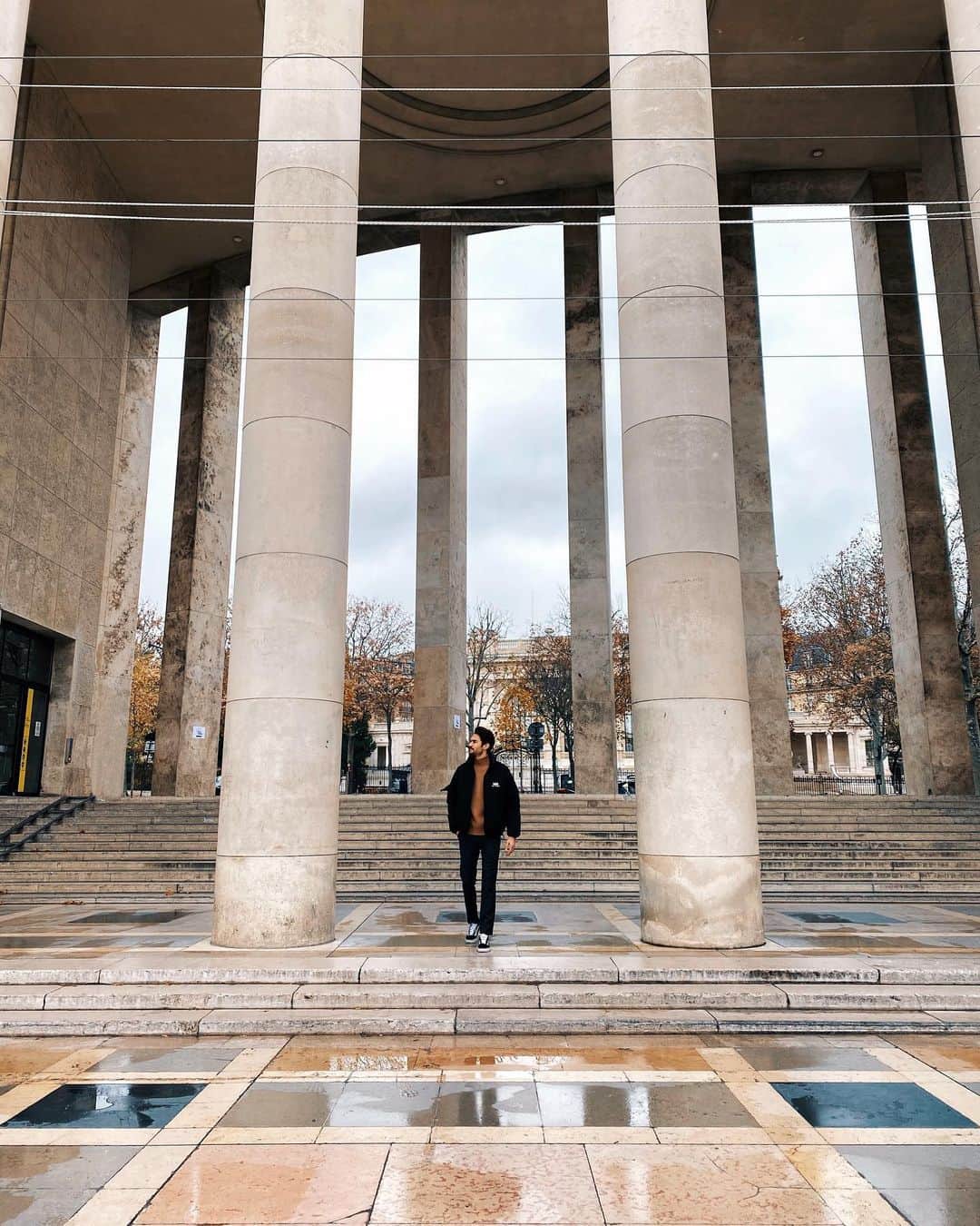 NICOLAS SIMOESのインスタグラム：「I’ve never seen this incredible place as empty as today... 📸🔎」