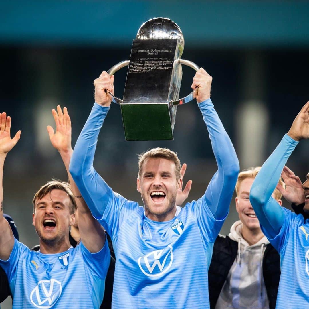 オラ・トイヴォネンのインスタグラム：「2020 Champions 🔵⚪️ See you 2021 🙌🏼」
