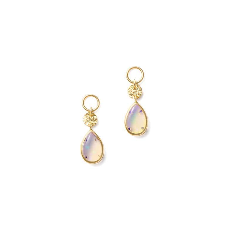 ageteさんのインスタグラム写真 - (ageteInstagram)「.﻿ 【スタッフコーディネート_アガット 梅田阪急】﻿ 色褪せることのないダイヤモンドの煌めき。﻿ 優しい輝きは、忙しい日々を過ごすあなたを癒してくれるかも。﻿ ﻿ #agete #jewelry #accessory #ring #pinkyring #piercedearrings #charm #winter #collection #newarrivals #アガット #ジュエリー #アクセサリー #リング #ピンキーリング #ピアス #チャーム #冬 #コレクション #新作 #阪急梅田本店」12月7日 19時18分 - agete_official