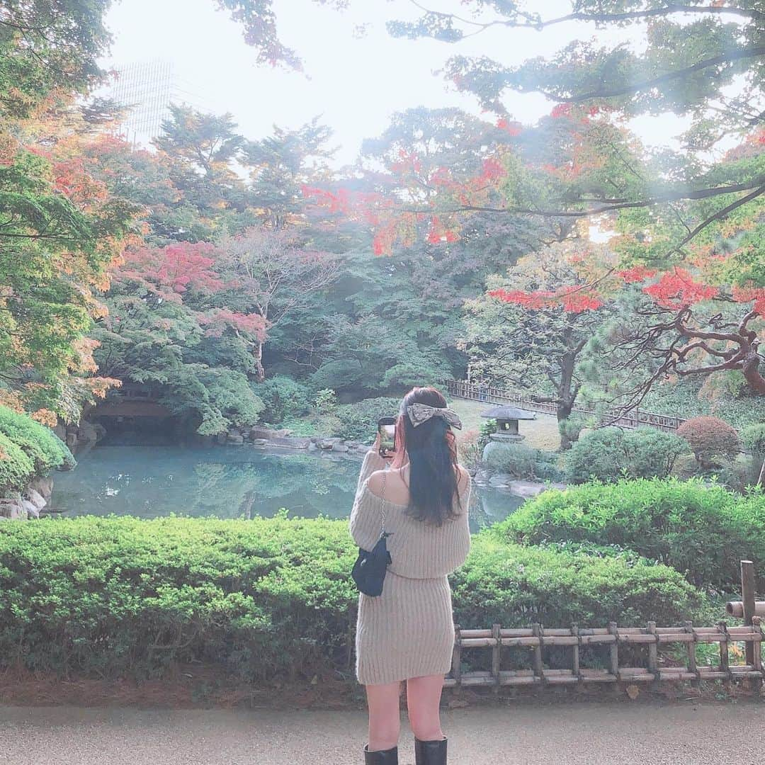 四島早紀さんのインスタグラム写真 - (四島早紀Instagram)「庭園🍃綺麗だった〜〜☺️🍂 紅葉と後ろ姿のの〜綺麗🍁🖼♡ . . . #東京観光 #東京美術館 #目黒美術館 #目黒庭園 #目黒庭園美術館 #庭園 #紅葉 #庭園美術館 #都内観光 #fff #japan #TOKYO #japanesegirl #likeforlikes #likesforlike #likes #ポートレート #東京都庭園美術館」12月7日 19時26分 - saki_shishima