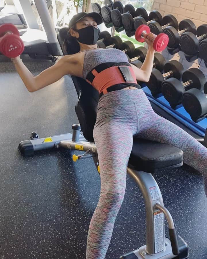 のインスタグラム：「💪💪💪 筋肉つけながら-3kg頑張ります🥺 なりたい自分になる💗💗💗 #ダイエット  #筋トレ  #筋トレ女子  #workout #gymgirl  #diet #くびれ  #胸筋」