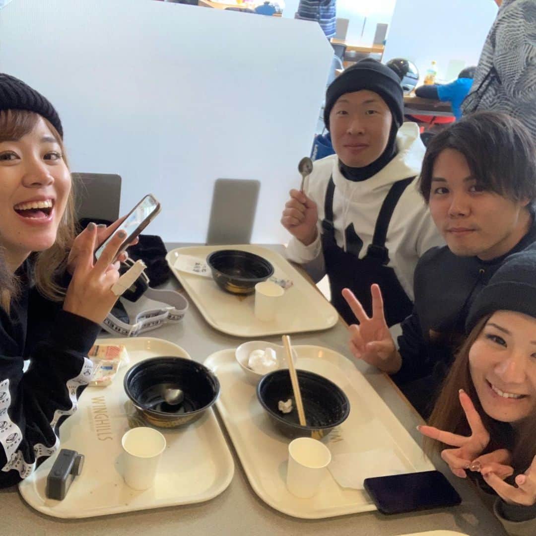 hoshinofumikaさんのインスタグラム写真 - (hoshinofumikaInstagram)「SIMS DE RIDE！🔥 第1回目の滑ろう会無事に終わりました✨ シムスユーザーさんへのイベントしたくて、だいぶ前から社長に相談して、実現したこのイベントでした！💓 ランチを食べたら終了♪ 午後は試乗！ たくさんの方にSIMS 試乗してもらって みんなすごく楽しんでて嬉しかった〜✨🔥 @sims_snowboards_jp  . #simsnowgirl #sims #simssnowboarding #snowboarding #スノーボード　#スノボ　#スノボ女子と繋がりたい  #ウィングヒルズ白鳥スノーリゾート」12月7日 19時20分 - fumika_hoshino