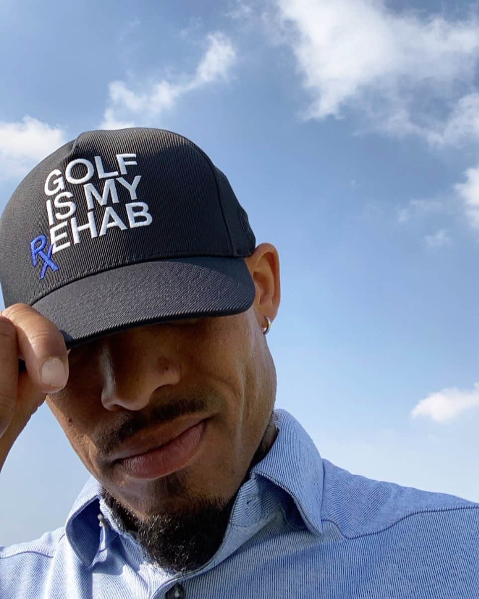 ナイジェル・デ・ヨングのインスタグラム：「Monday therapy.  #Golflife」