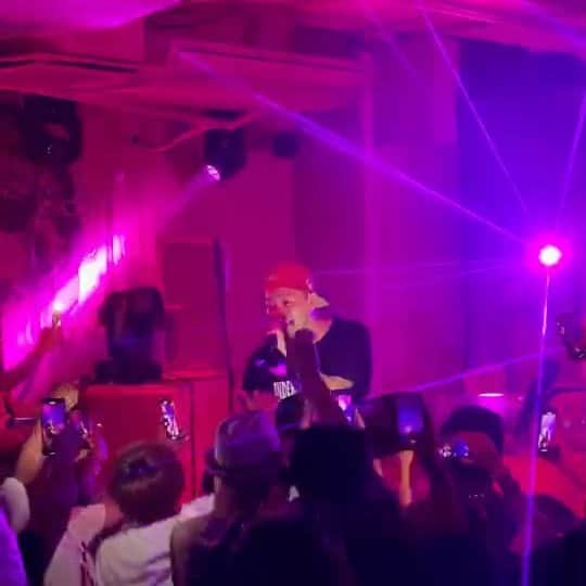 唐澤有弥のインスタグラム：「ゲリラLive🔥 唐澤有弥&CHEHON BABY DON'T CRY〜memory〜 いずれあなたの街にもね😏🎤」