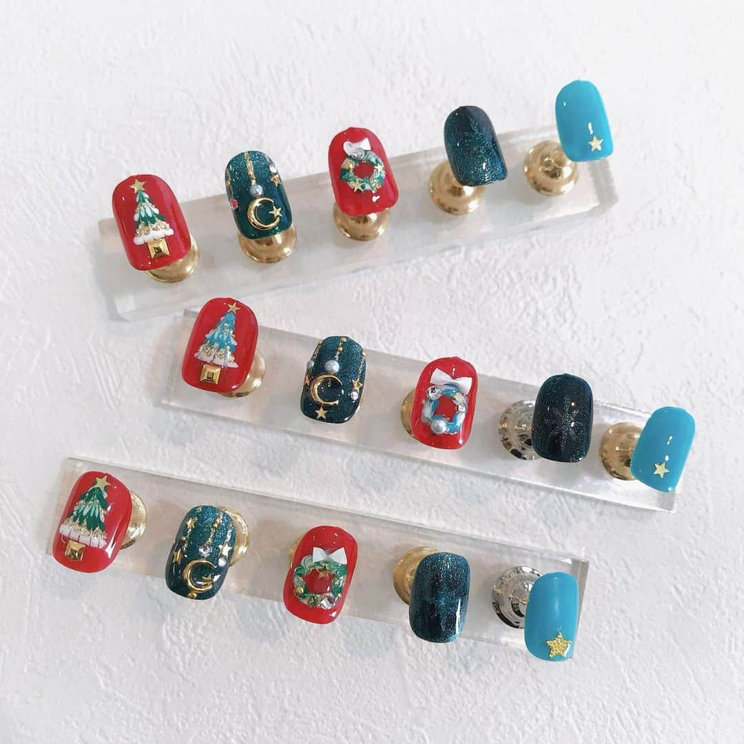 なかやまちえこさんのインスタグラム写真 - (なかやまちえこInstagram)「nail school tricia gel art lesson 🎄⠀ ⠀ 皆様とっても可愛いクリスマスネイルが仕上がりました😳✨⠀ リクエストできまぐれキャット「きまデコ」を使ったねじねじニットも作りました🧶⠀ みんなはじめてのきまデコとっても上手に扱っていて素敵なニットネイルもたくさん出来あがりました😳✨⠀ ⠀ #nail #nails #nailart #ネイル #美甲 #ネイルアート  #japanesenailart #manucure #japanesenails #manicurist #gelnails #أظافر #네일아트 #미용 #ジェルネイルデザイン #ネイルデザイン #senikuku #nagelkunst #tricia #nailschool #ネイルスクール #トリシア #表参道 #ネイルスクールトリシア #ネイルスクールtricia #クリスマスネイル #xmasnails #christmasnails #ニットネイル #knitnails @nailschooltricia @sach_maki @kimagure_cat_whim」12月7日 19時23分 - chiekonakayama