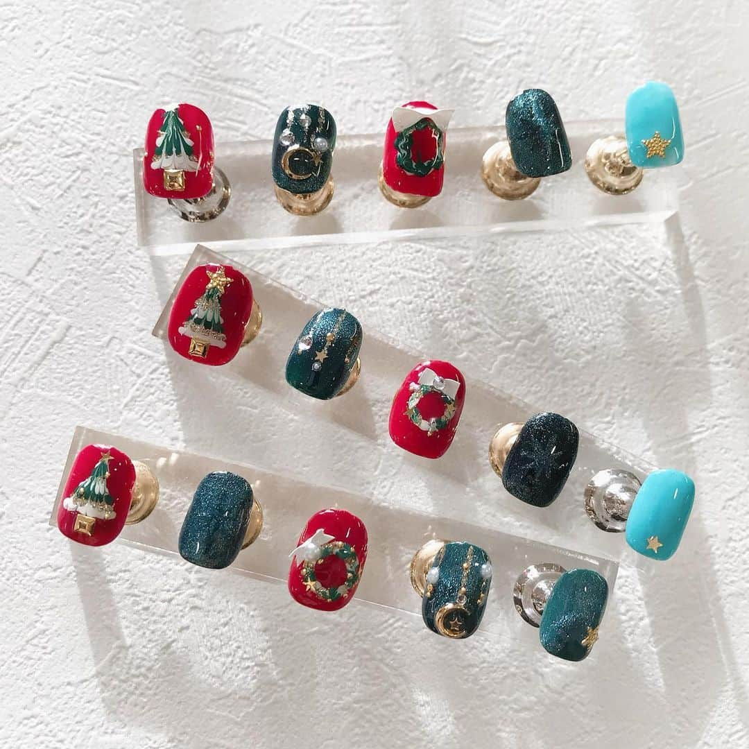 なかやまちえこさんのインスタグラム写真 - (なかやまちえこInstagram)「nail school tricia gel art lesson 🎄⠀ ⠀ 皆様とっても可愛いクリスマスネイルが仕上がりました😳✨⠀ リクエストできまぐれキャット「きまデコ」を使ったねじねじニットも作りました🧶⠀ みんなはじめてのきまデコとっても上手に扱っていて素敵なニットネイルもたくさん出来あがりました😳✨⠀ ⠀ #nail #nails #nailart #ネイル #美甲 #ネイルアート  #japanesenailart #manucure #japanesenails #manicurist #gelnails #أظافر #네일아트 #미용 #ジェルネイルデザイン #ネイルデザイン #senikuku #nagelkunst #tricia #nailschool #ネイルスクール #トリシア #表参道 #ネイルスクールトリシア #ネイルスクールtricia #クリスマスネイル #xmasnails #christmasnails #ニットネイル #knitnails @nailschooltricia @sach_maki @kimagure_cat_whim」12月7日 19時23分 - chiekonakayama