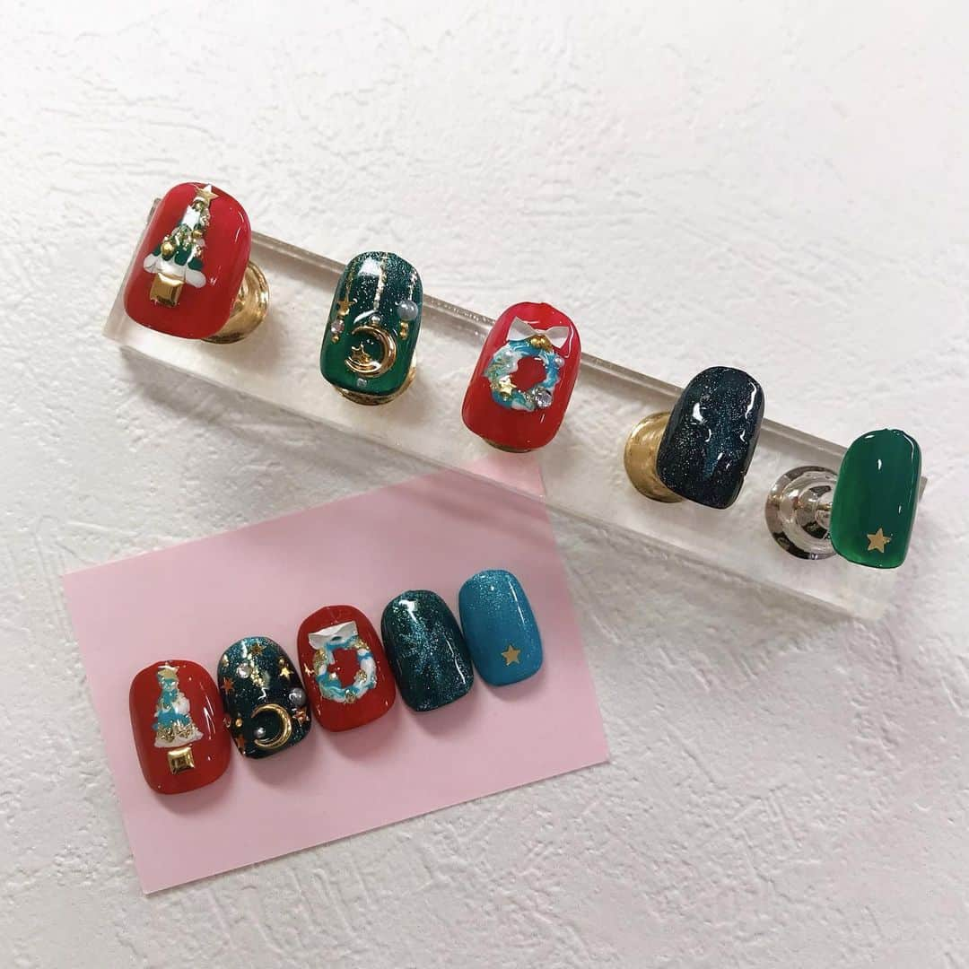 なかやまちえこさんのインスタグラム写真 - (なかやまちえこInstagram)「nail school tricia gel art lesson 🎄⠀ ⠀ 皆様とっても可愛いクリスマスネイルが仕上がりました😳✨⠀ リクエストできまぐれキャット「きまデコ」を使ったねじねじニットも作りました🧶⠀ みんなはじめてのきまデコとっても上手に扱っていて素敵なニットネイルもたくさん出来あがりました😳✨⠀ ⠀ #nail #nails #nailart #ネイル #美甲 #ネイルアート  #japanesenailart #manucure #japanesenails #manicurist #gelnails #أظافر #네일아트 #미용 #ジェルネイルデザイン #ネイルデザイン #senikuku #nagelkunst #tricia #nailschool #ネイルスクール #トリシア #表参道 #ネイルスクールトリシア #ネイルスクールtricia #クリスマスネイル #xmasnails #christmasnails #ニットネイル #knitnails @nailschooltricia @sach_maki @kimagure_cat_whim」12月7日 19時23分 - chiekonakayama