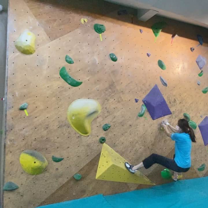 ホン・イン・リーのインスタグラム：「不跳的老派爬法 #黃色系路線 #抱石#bouldering #ボルダリング」