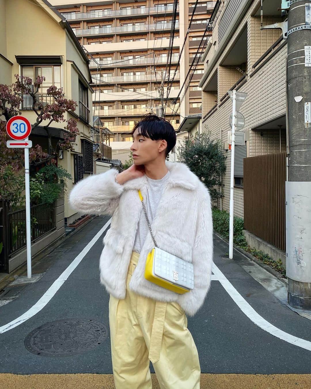 のインスタグラム：「Elegance much?  I just can’t get enough of this B.  #TaikiNoah#Burberry #RiccardoTisci#TheLolaBag」