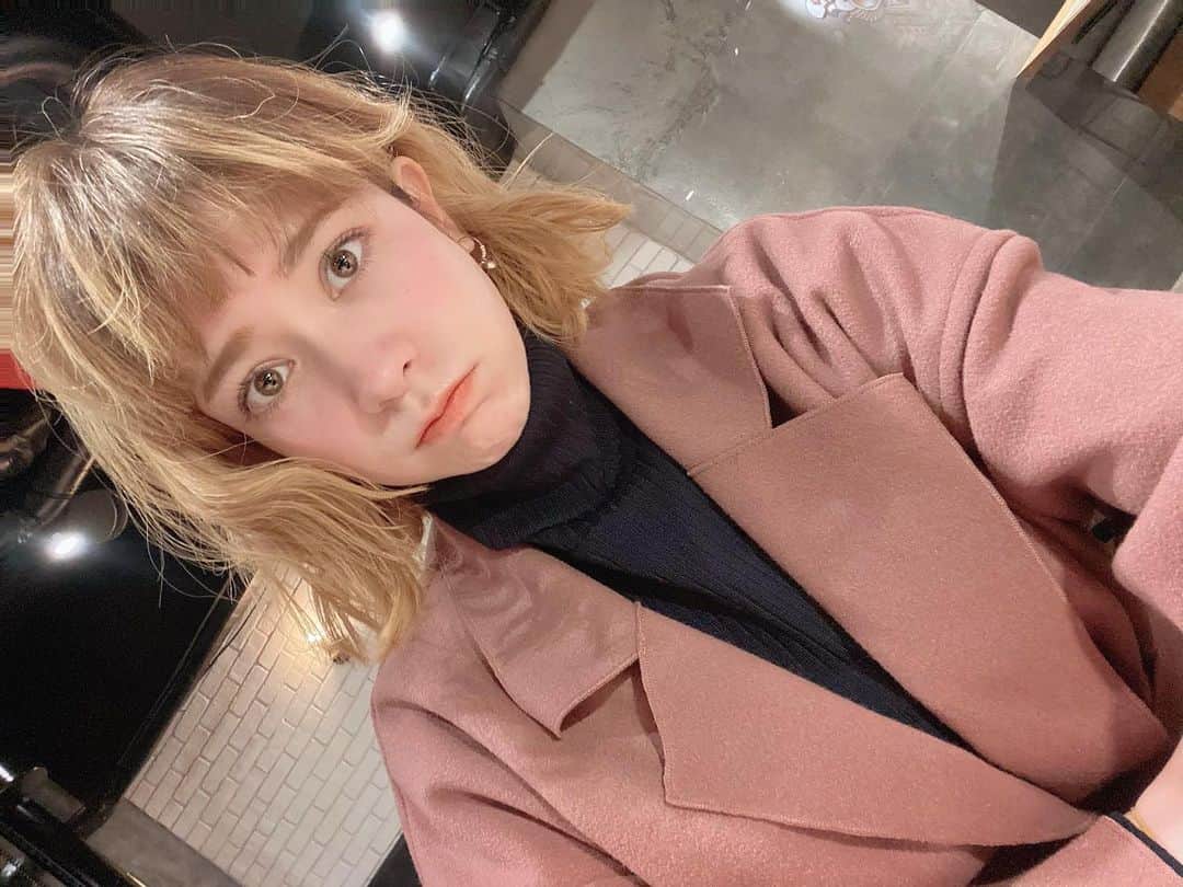 のインスタグラム：「顔赤くなってる😂🍷 最近メイクはリップティントだけ💄🧡どうせマスクだしねぇ〜😷  恵比寿の完全紹介制の和食、ろくごうさん、たーっぷりお肉出してくれます❣️ 🥩ご飯もお代わりした🍚🥢❤️   行きたい人はdmしてねー💌  #和食　#恵比寿グルメ　#恵比寿 #sushilovers #日本酒　#日本酒女子 #日本酒好きな人と繋がりたい #酒スタグラム #meguro #グルメ女子 #グルメスタグラム #グルメ好きな人と繋がりたい #グルメな人と繋がりたい　#鮨ふじまさ #恵比寿ディナー #メイク　#タートルネック　#すっぴん　#お洒落な人と繋がりたい #美食」